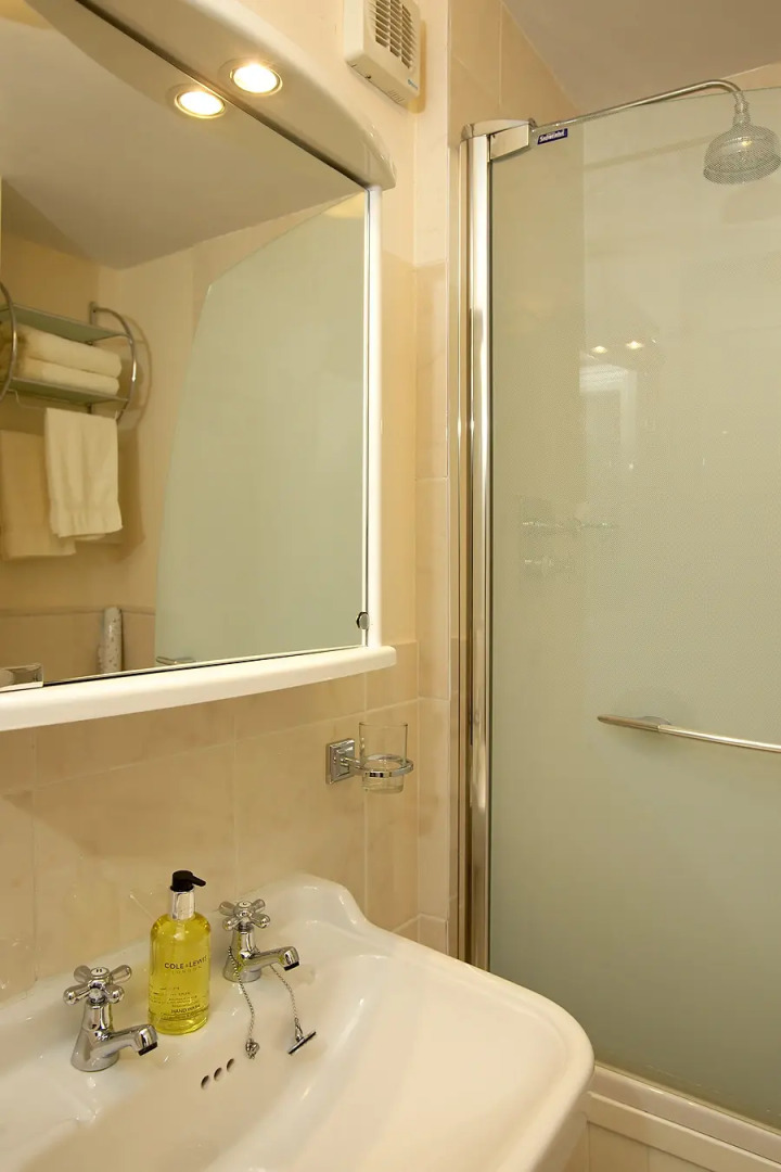 All Seasons Apartments