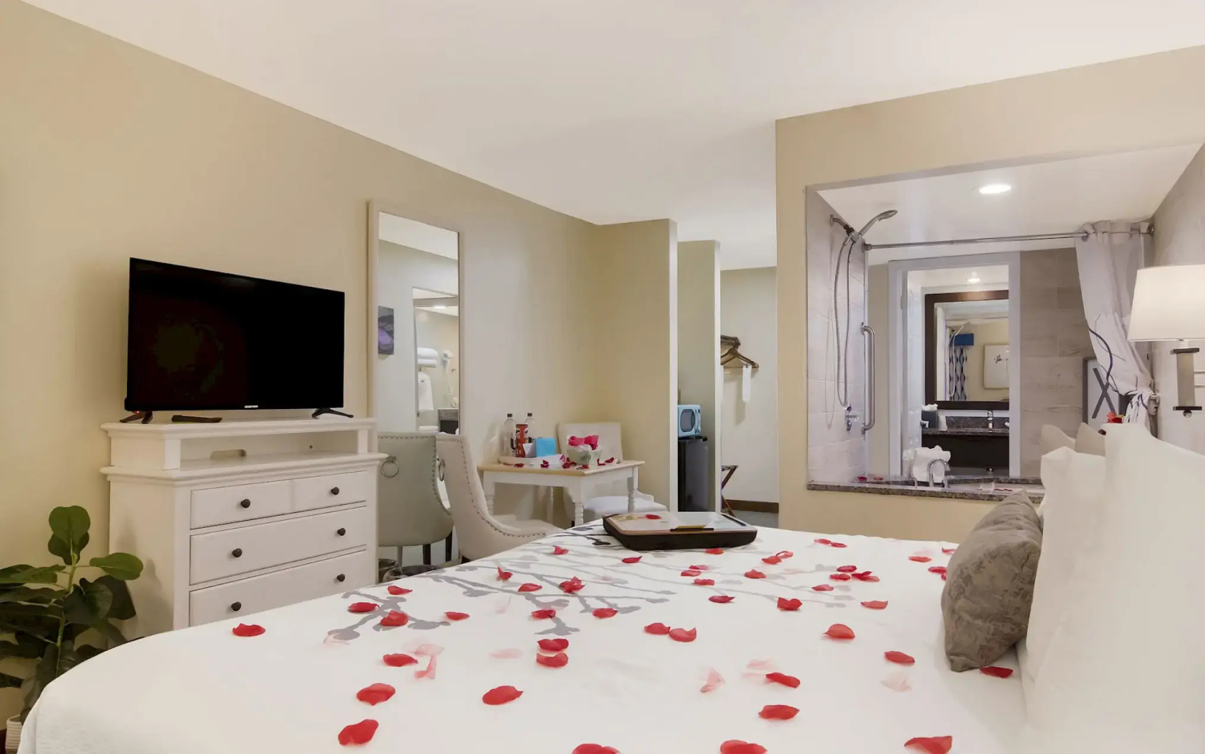 Ocean Sands Beach Boutique Inn - 1 Acre Private Beach