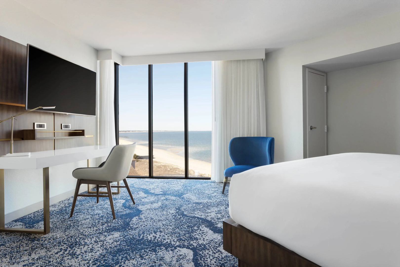 Delta Hotels by Marriott Virginia Beach Waterfront Suites