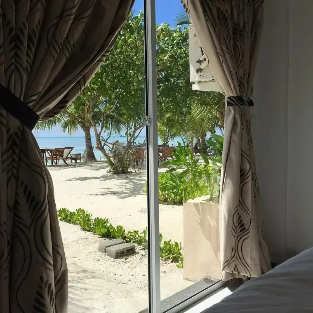 Отель Crown Beach Villas