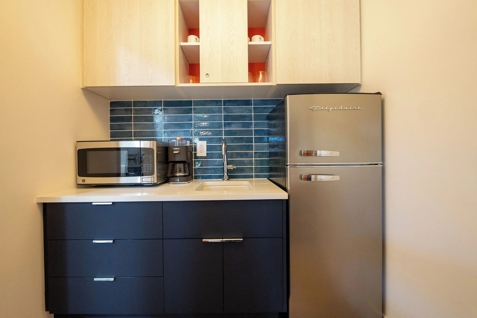 The Sunshine Hotel and Suites