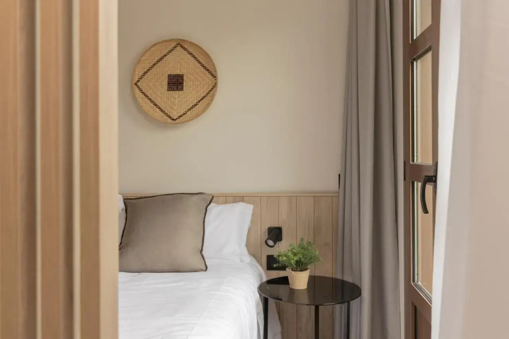 Naitly Ronda Sant Antoni Barcelona