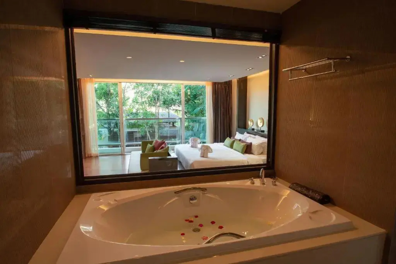 Peach Blossom Resort & Pool Villa