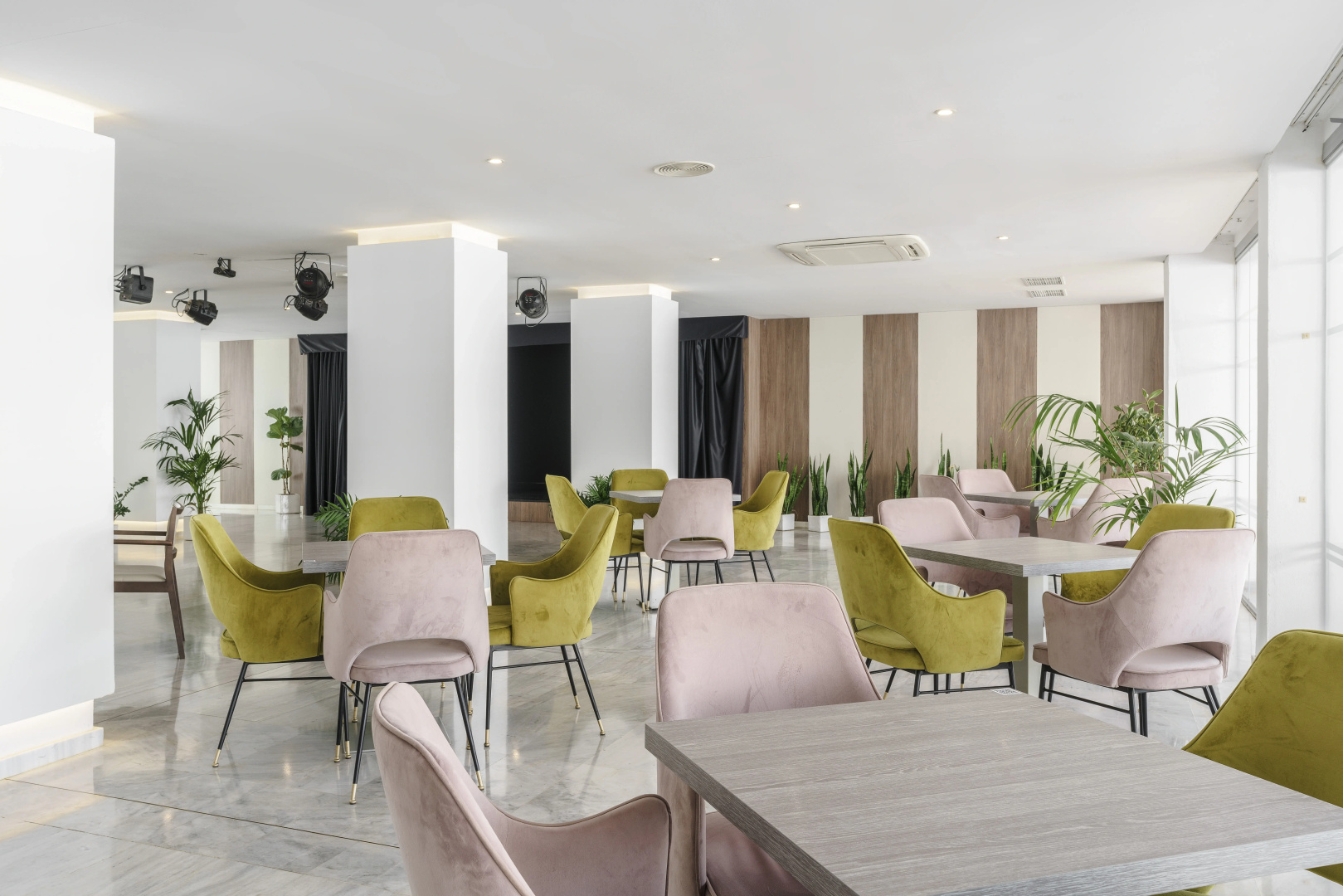 Alua Leo Hotel