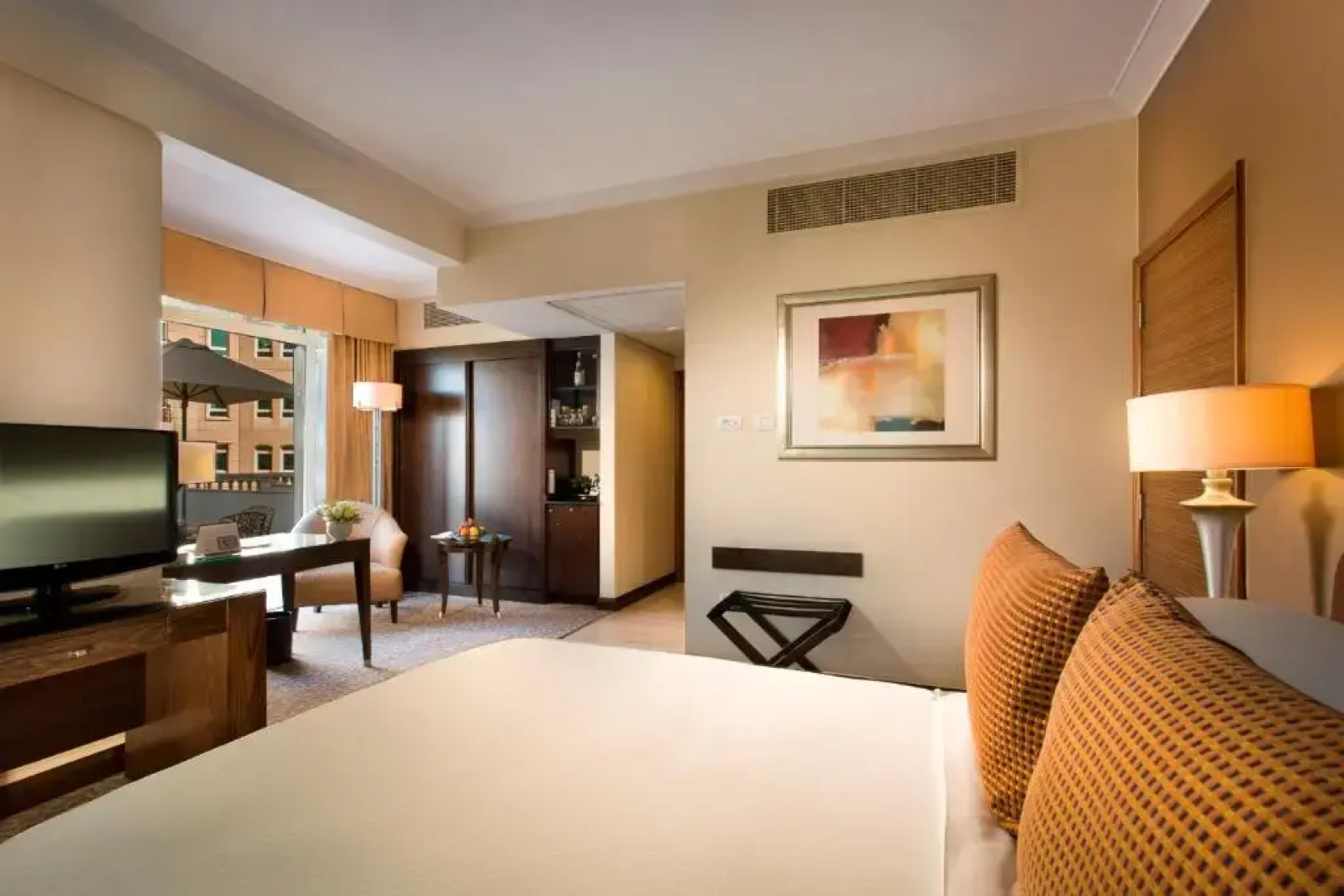 Отель Swissotel Al Murooj Dubai