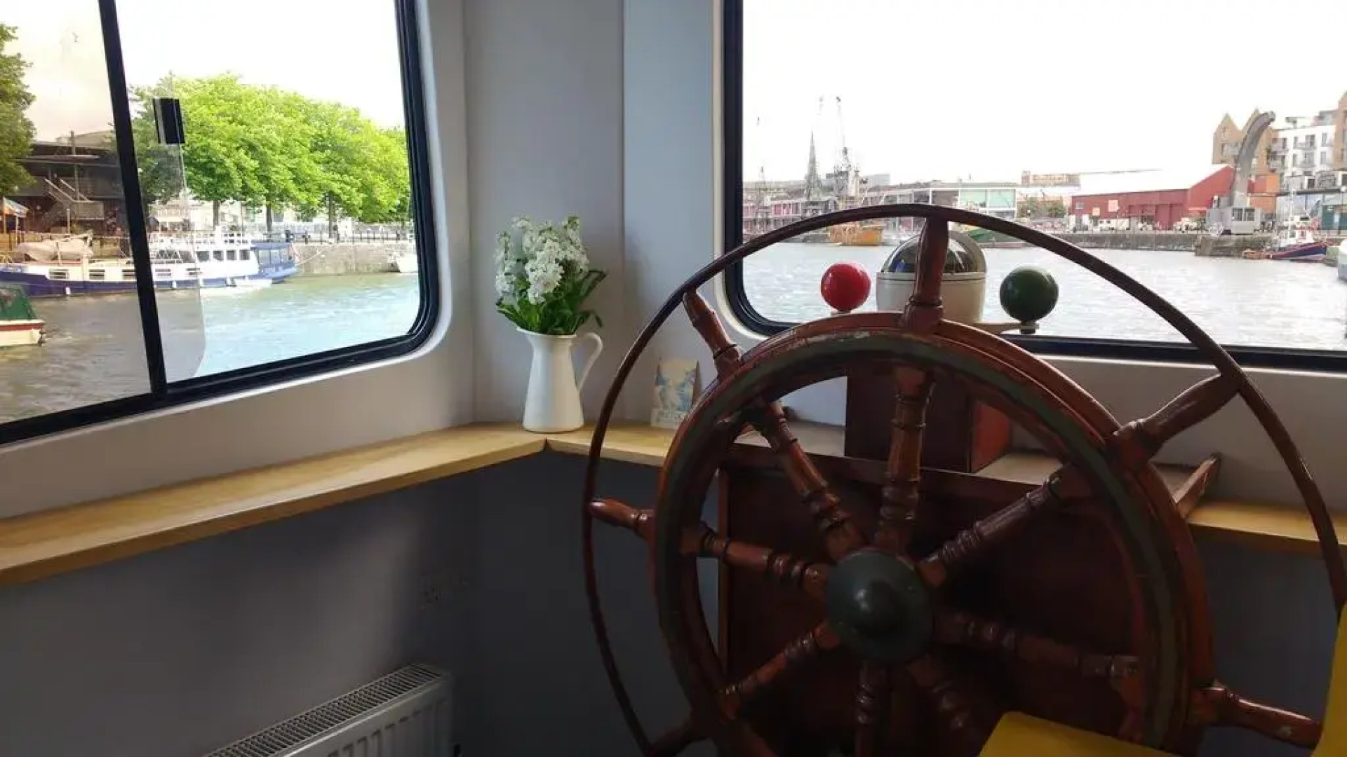 Kyle Blue Bristol - Luxury Hostel Boat