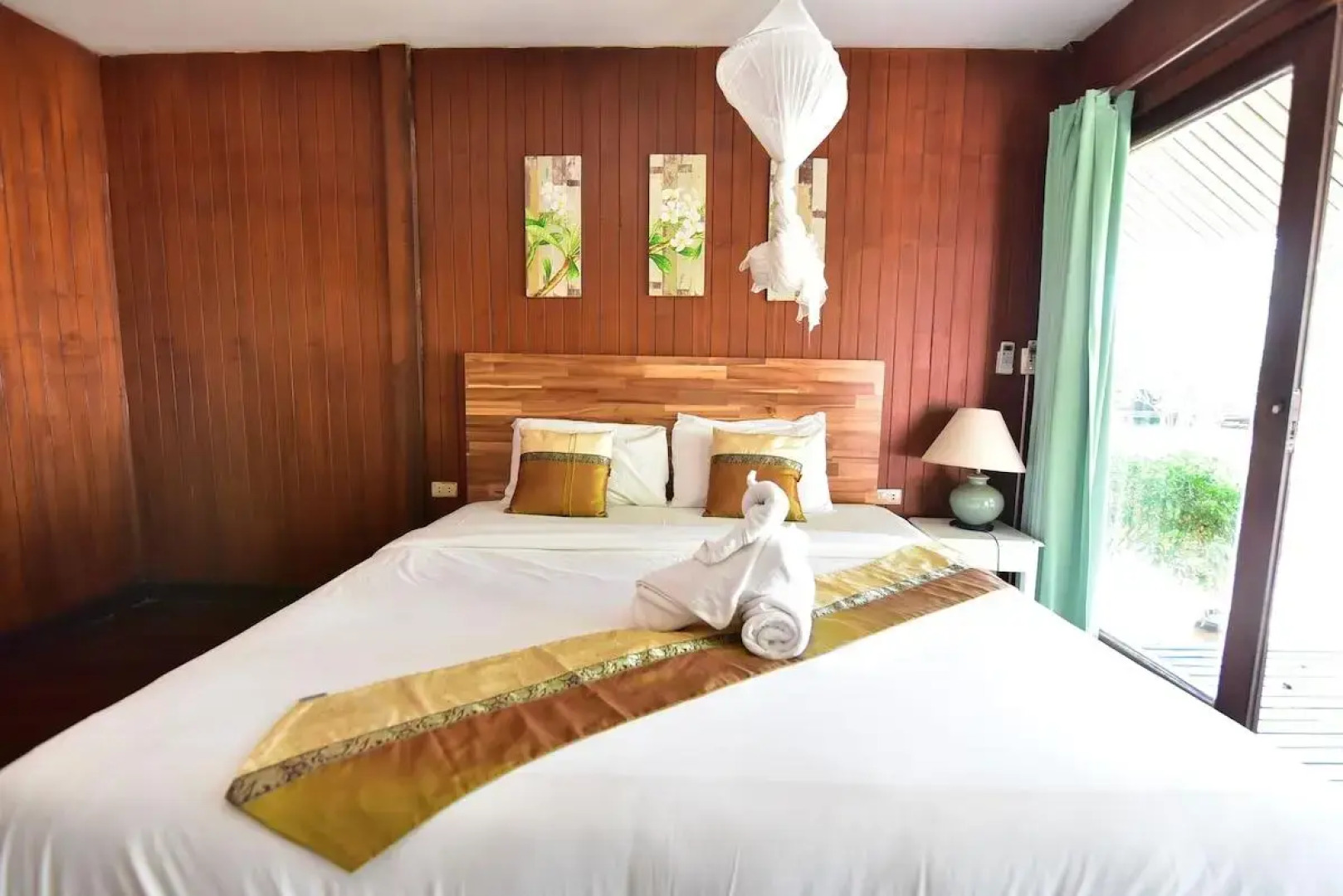 Отель Koh Ngai Thanya Beach Resort