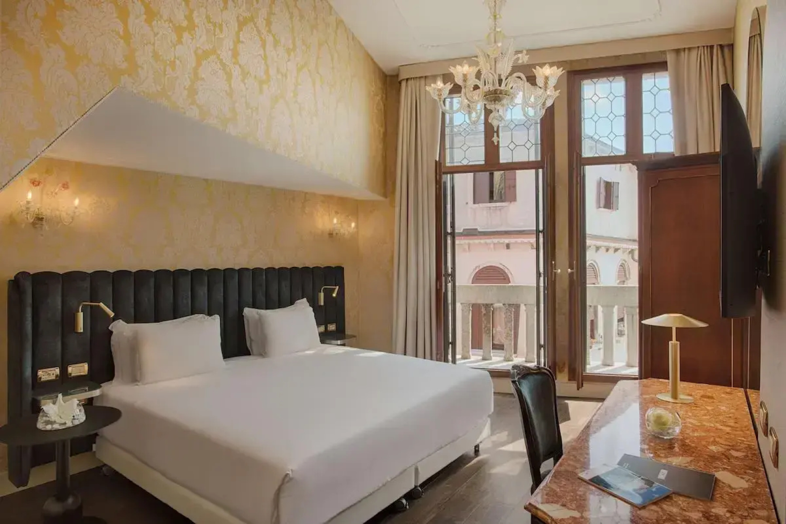 Отель NH Venezia Santa Lucia