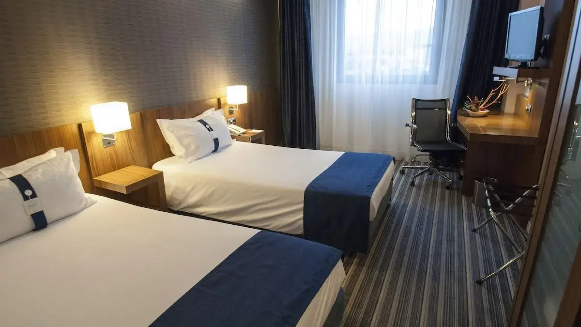 Отель Holiday Inn Express Bilbao, an IHG Hotel