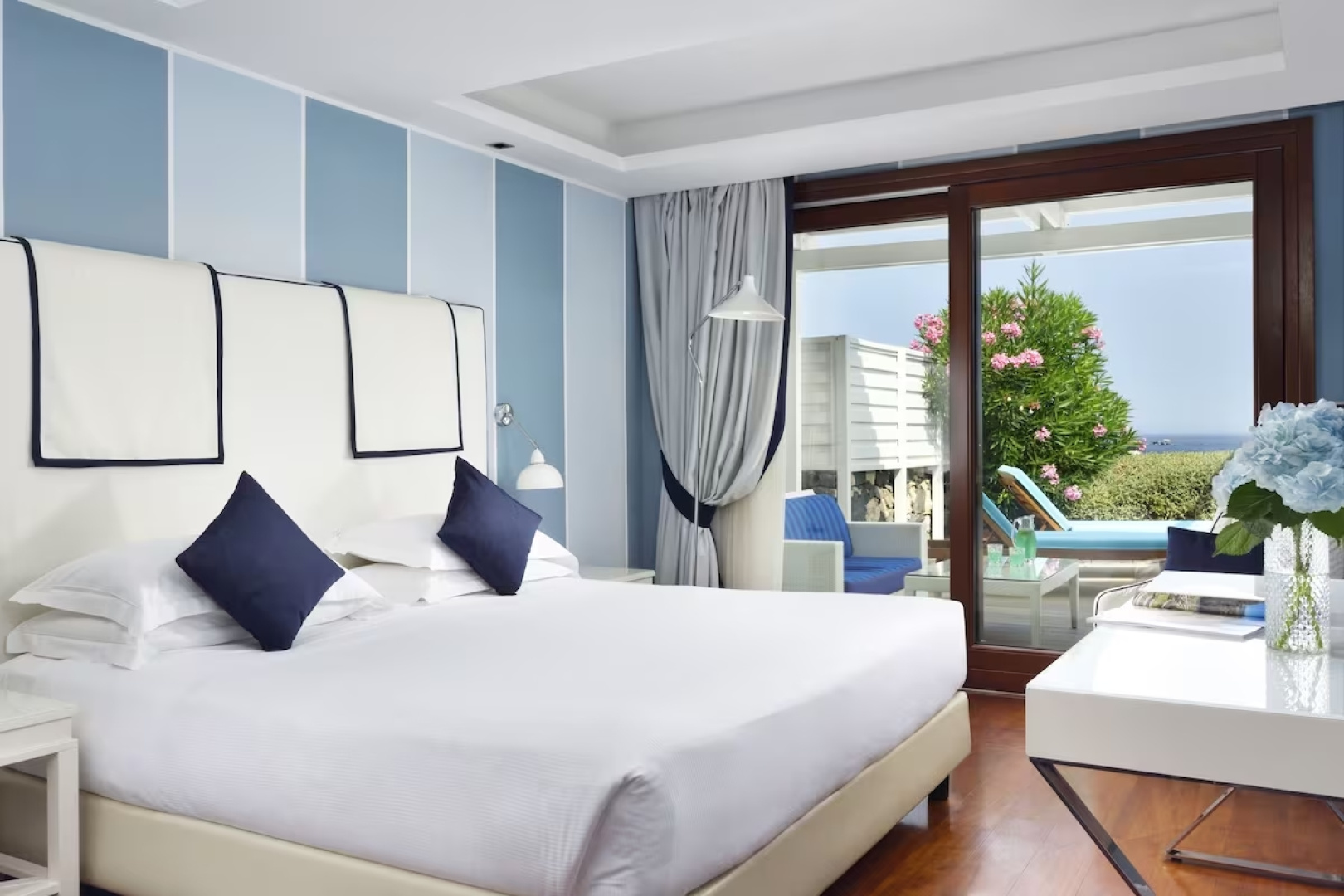 Курортный отель La Plage Resort