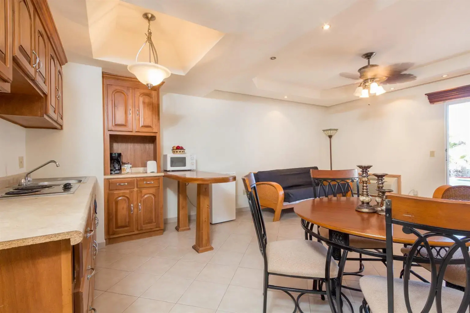 Laos Mar Hotel & Suites