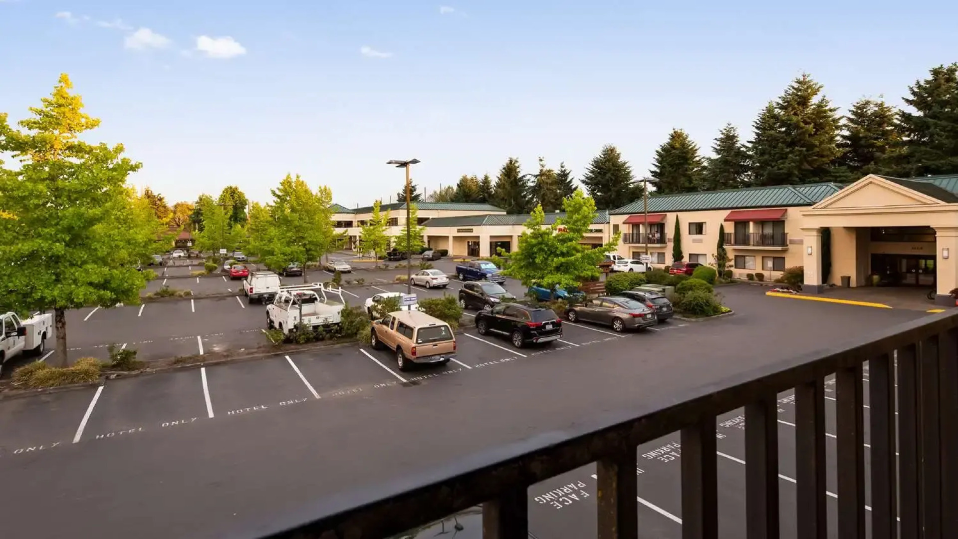 Best Western Plus Plaza by the Green