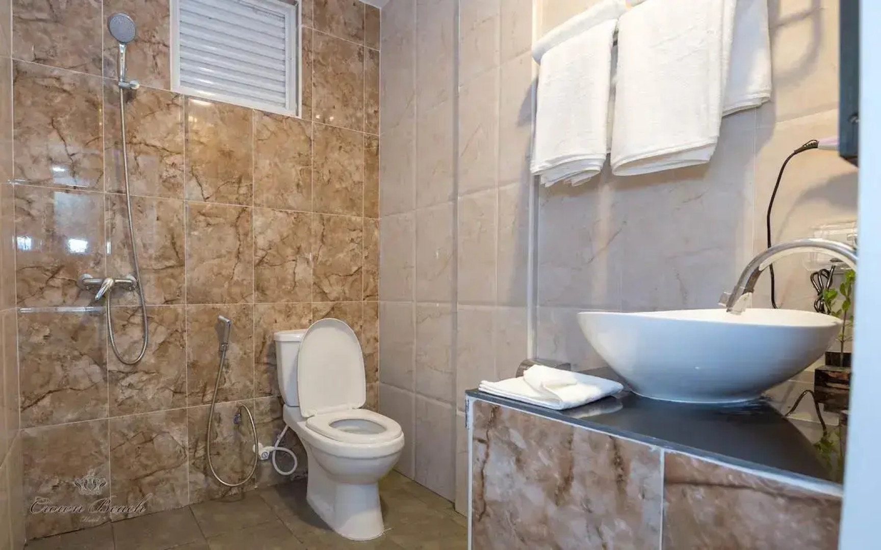 Отель Crown Beach Villas