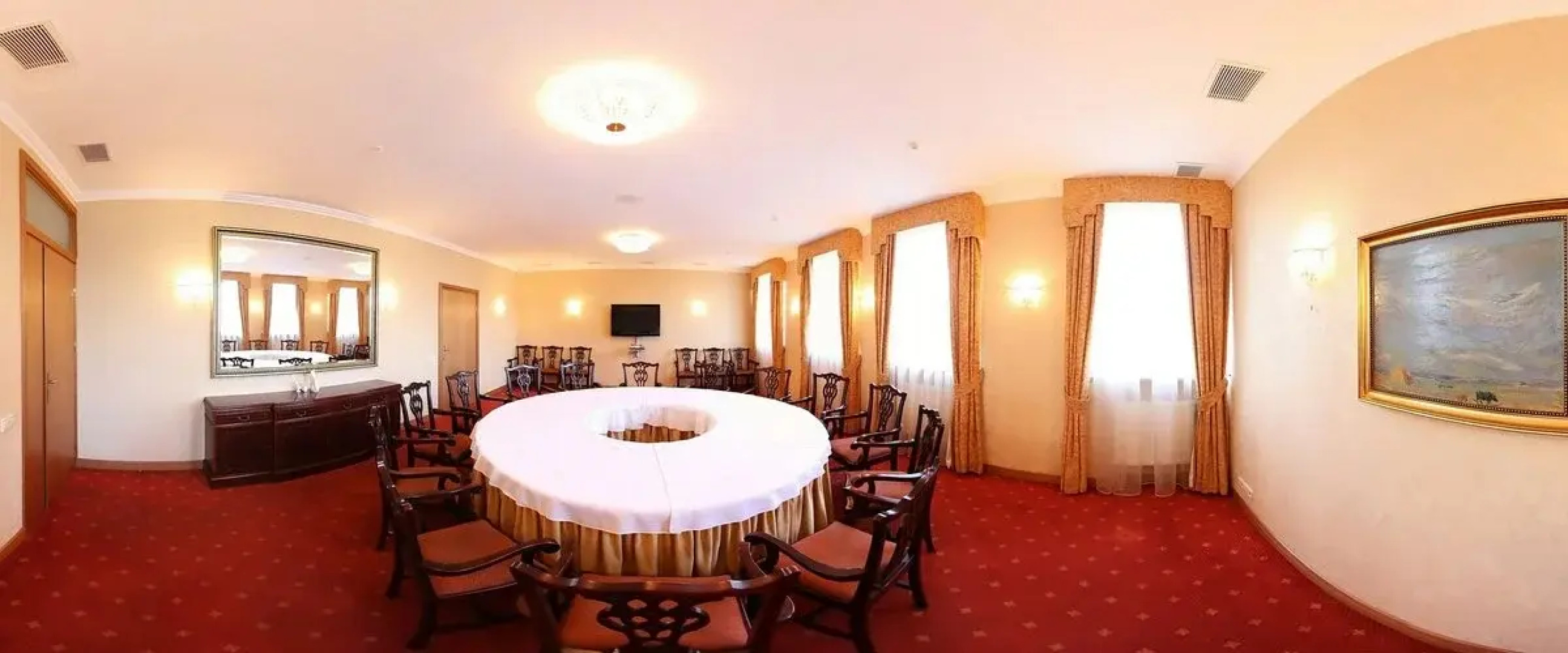 Навария Нова отель возле Озера