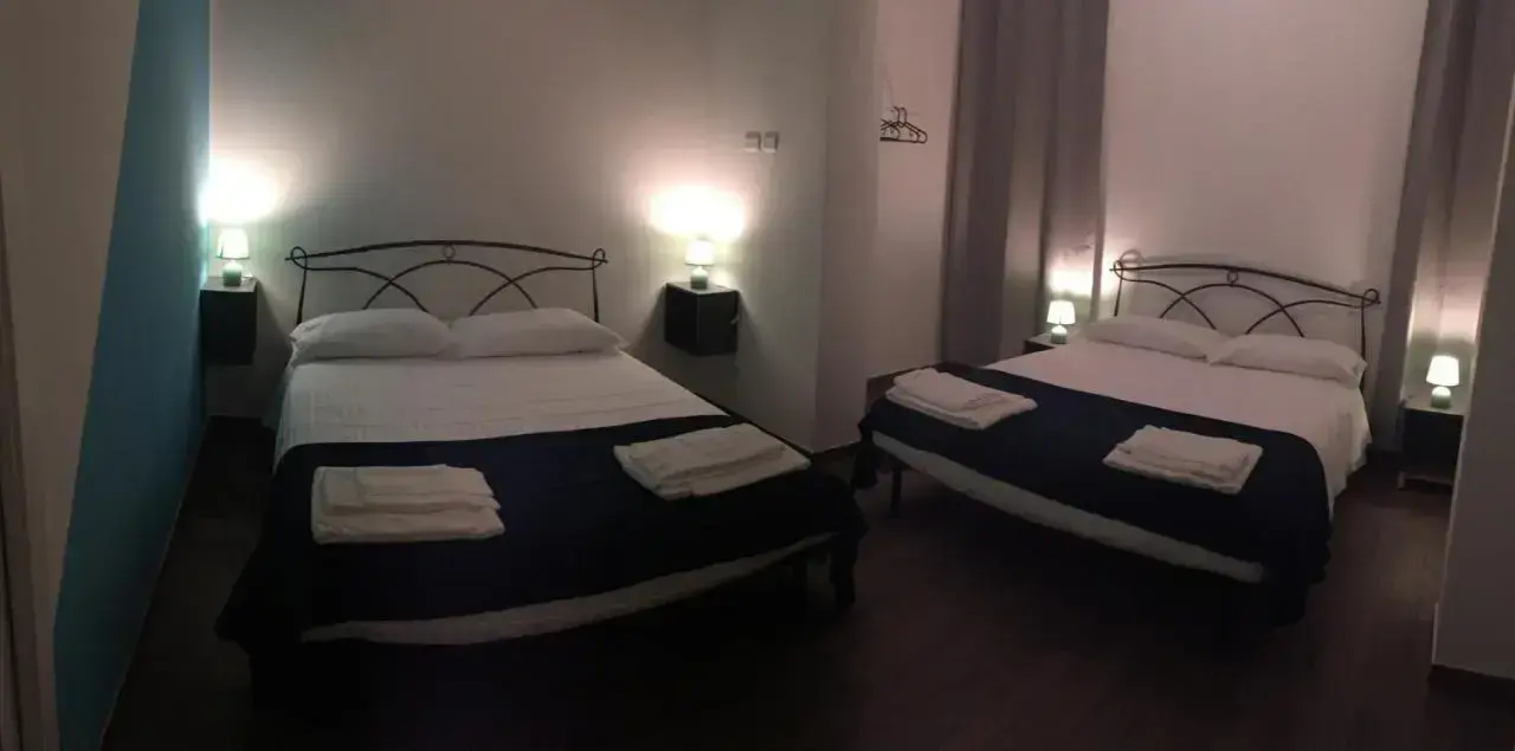 Отель Mambo Suites