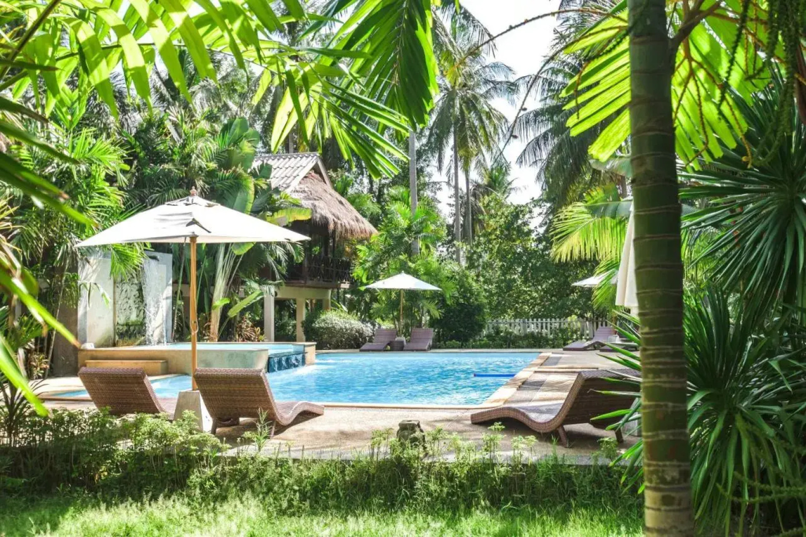 Отель Long Beach Chalet