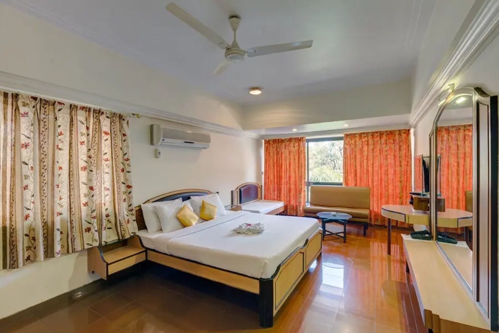 Shreyas Hotel