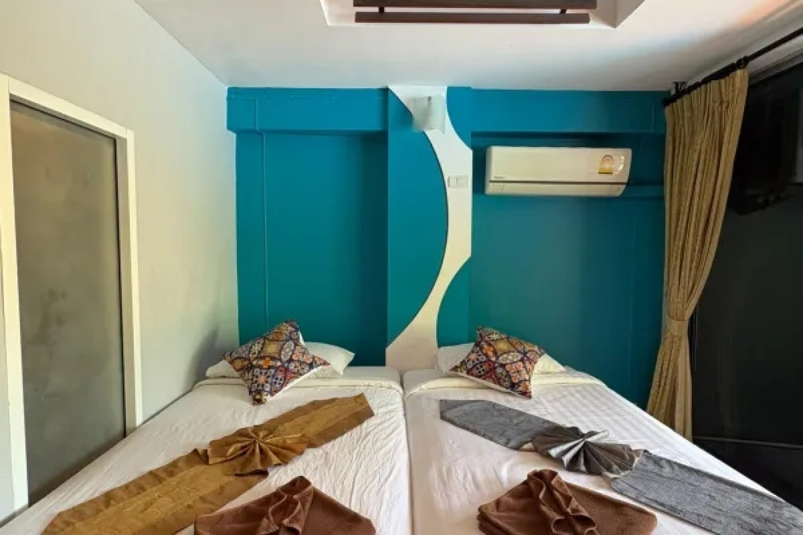 Отель Porterhouse Beach