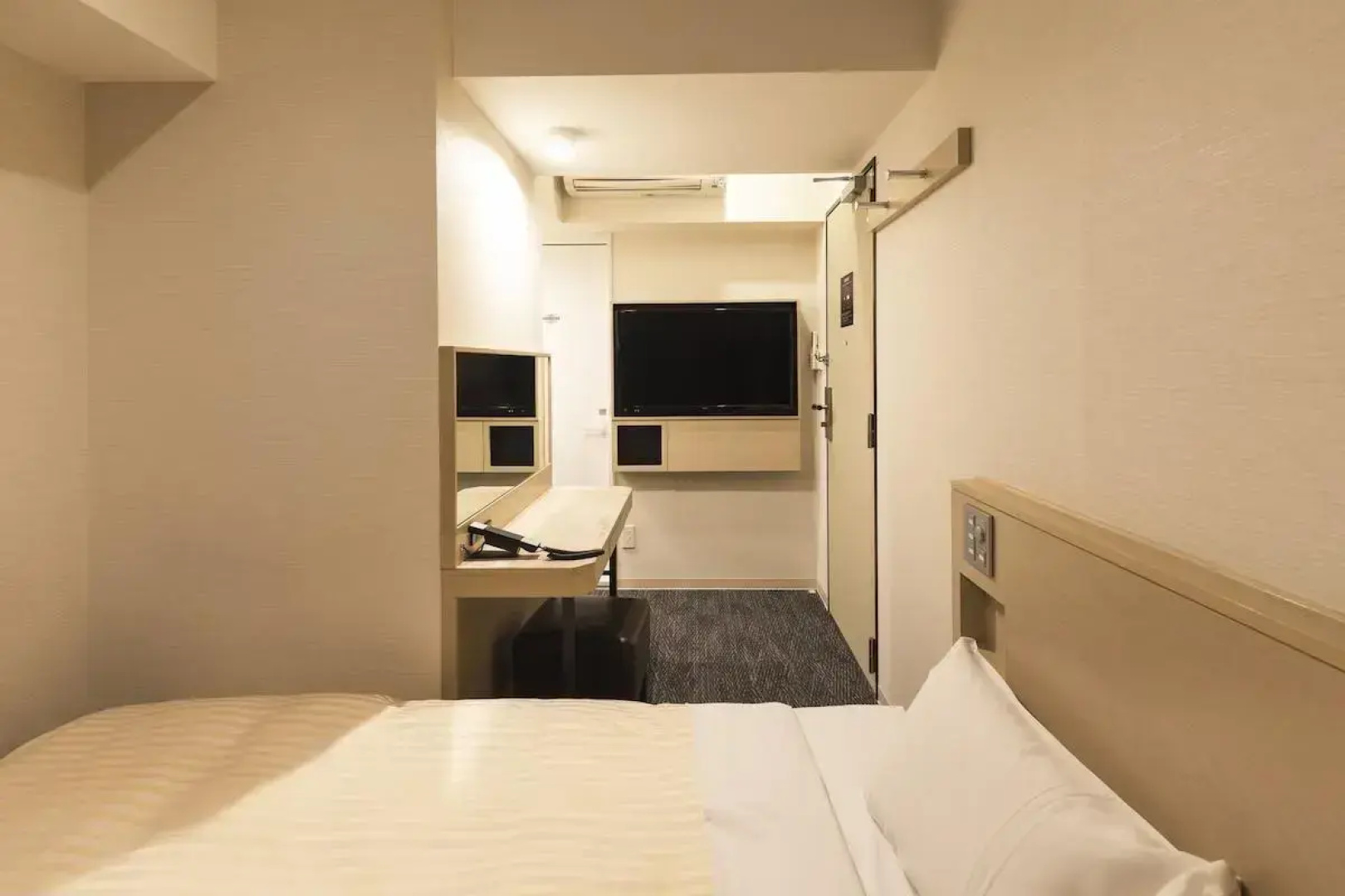 Отель Sotetsu Fresa Inn Shimbashi Hibiyaguchi