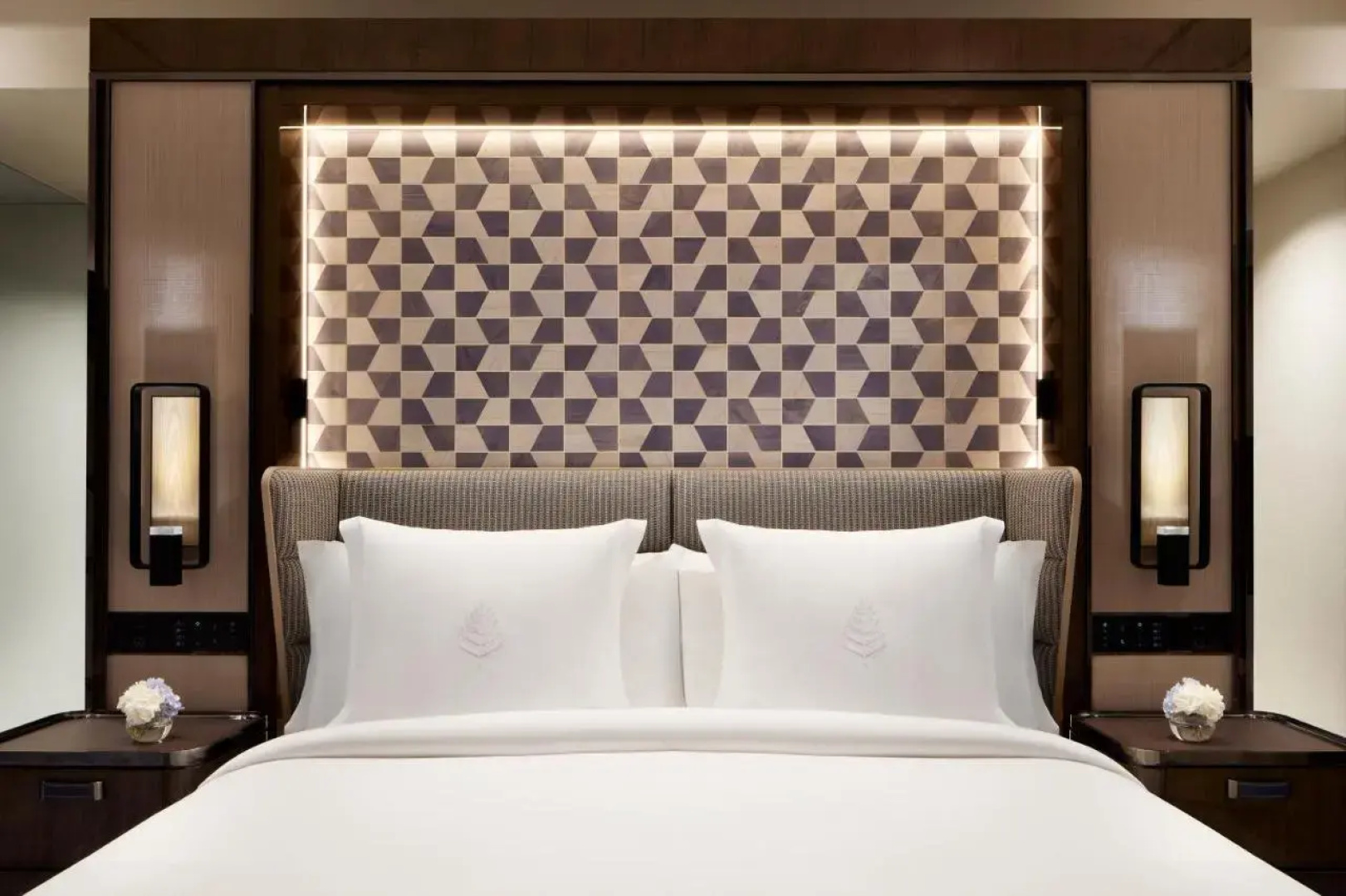 Four Seasons Hotel Hong Kong