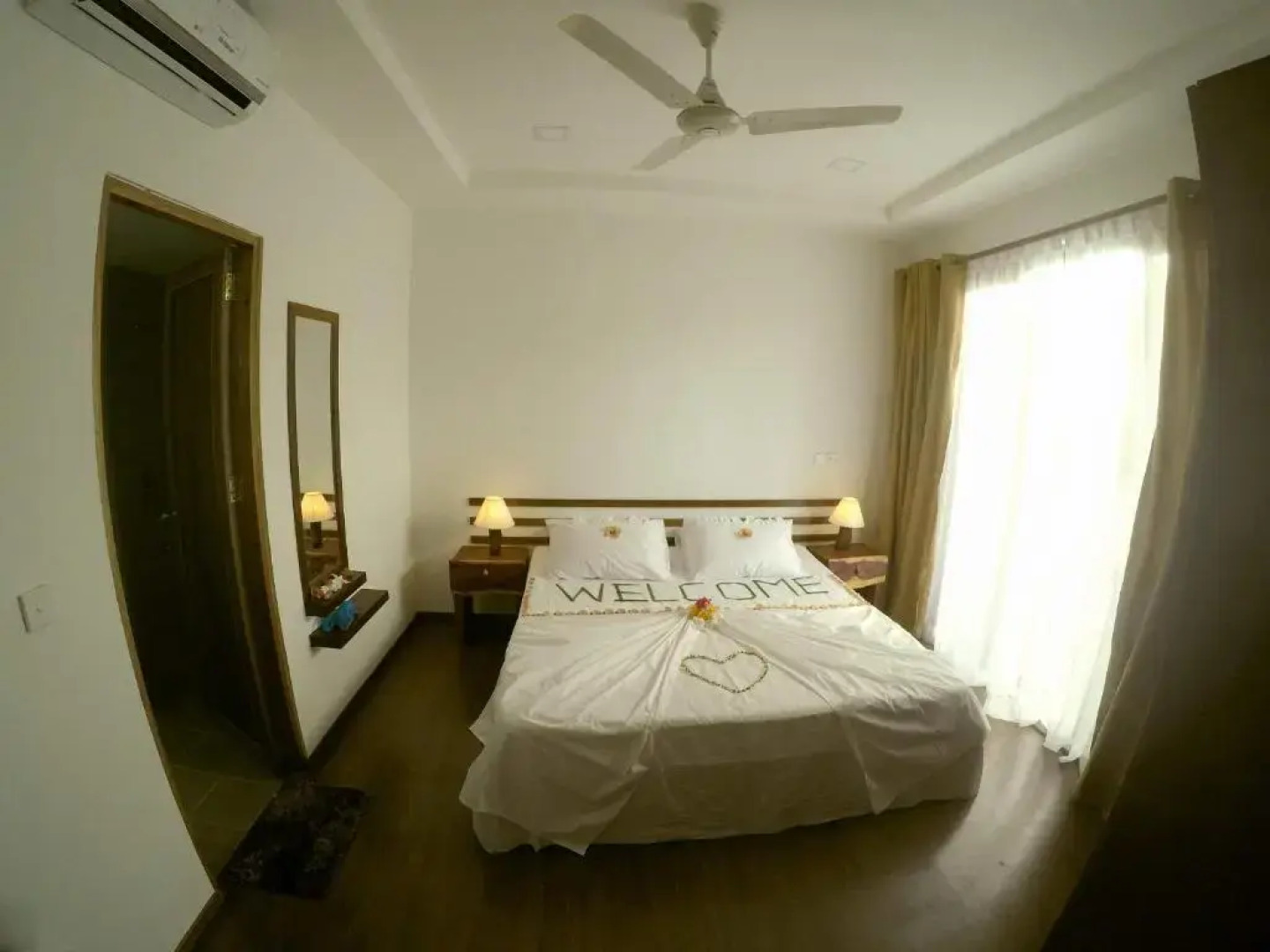 Отель Dhiffushi White Sand Beach