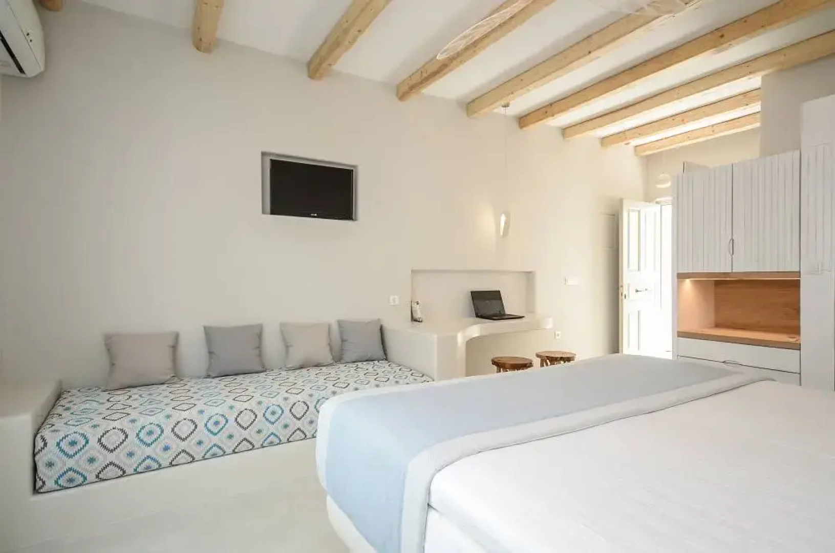 Antony Suites - Adults Only