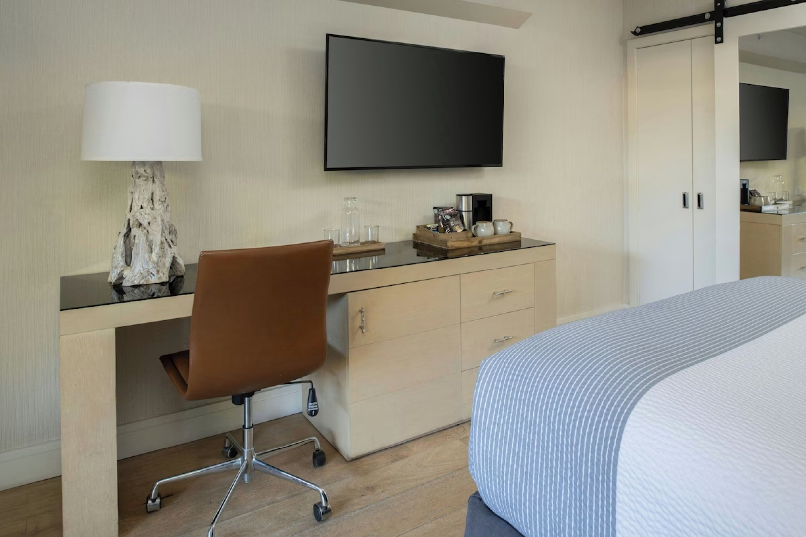 Hotel Paradox, Autograph Collection