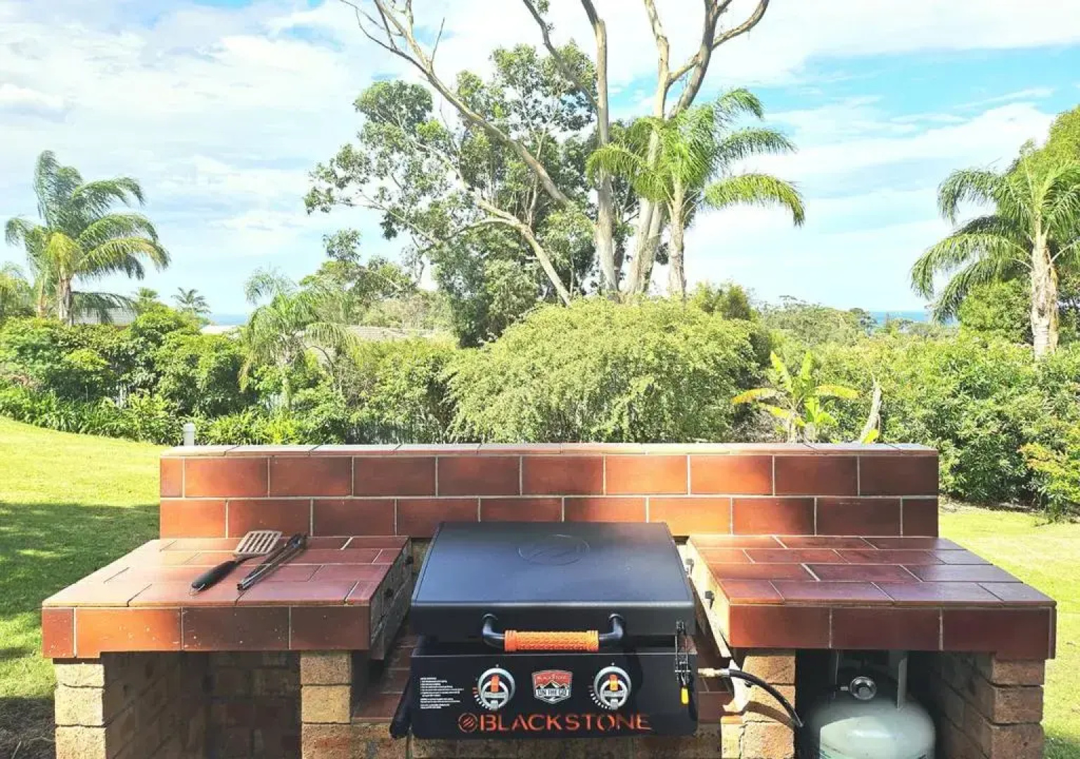 Mollymook Ocean View Motel - Welcoming Guests 18 Years and Older