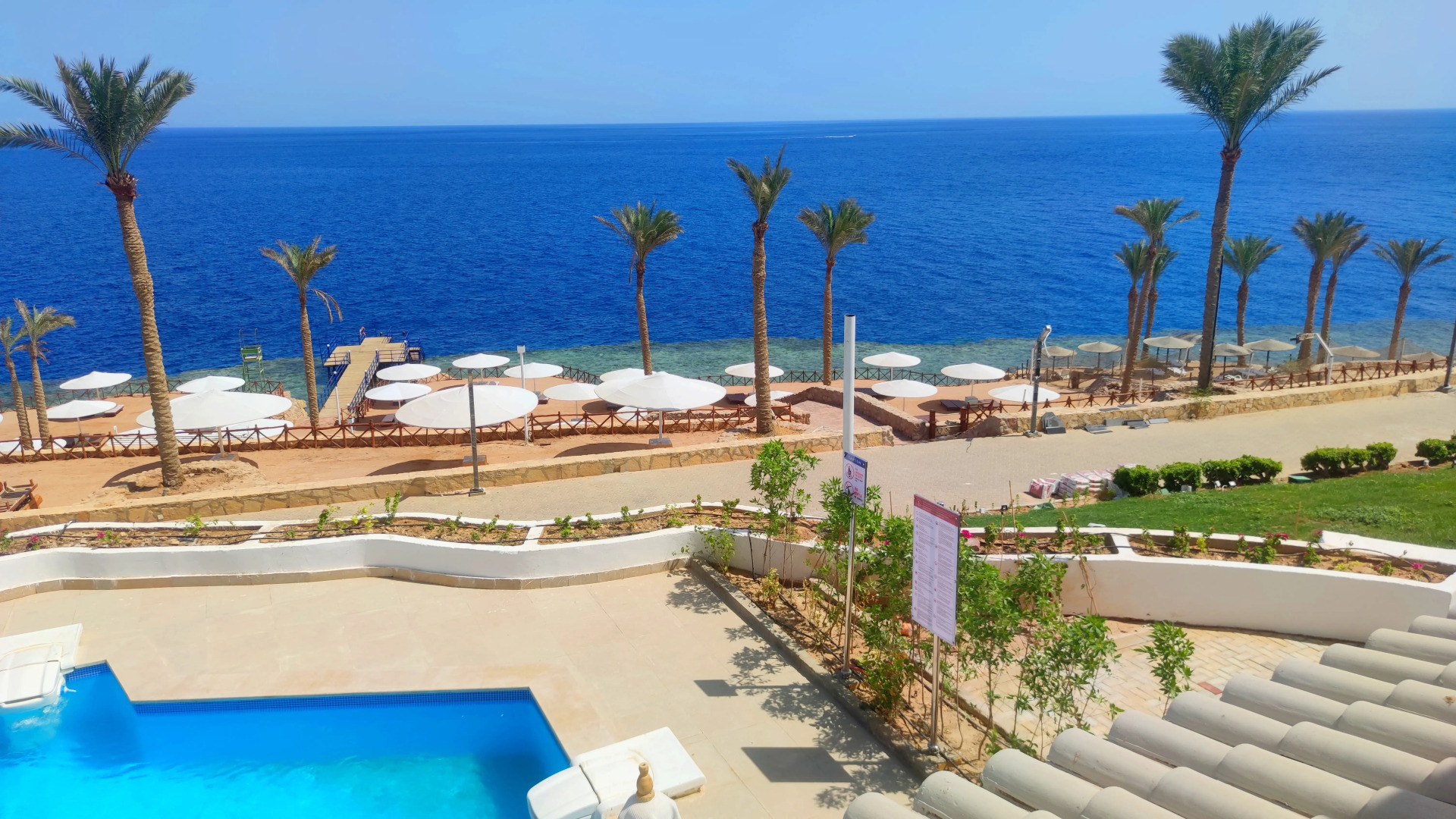 Invidia Coral Beach Tiran