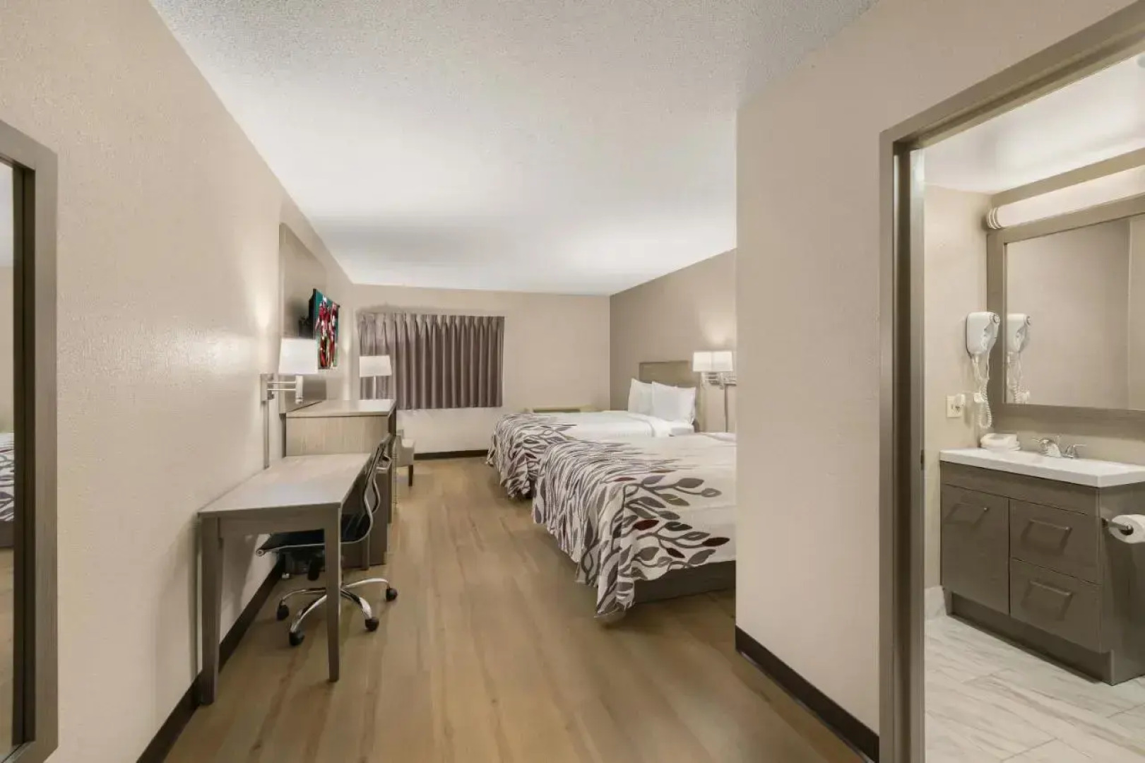 Red Roof Inn & Suites Newport – Middletown, RI