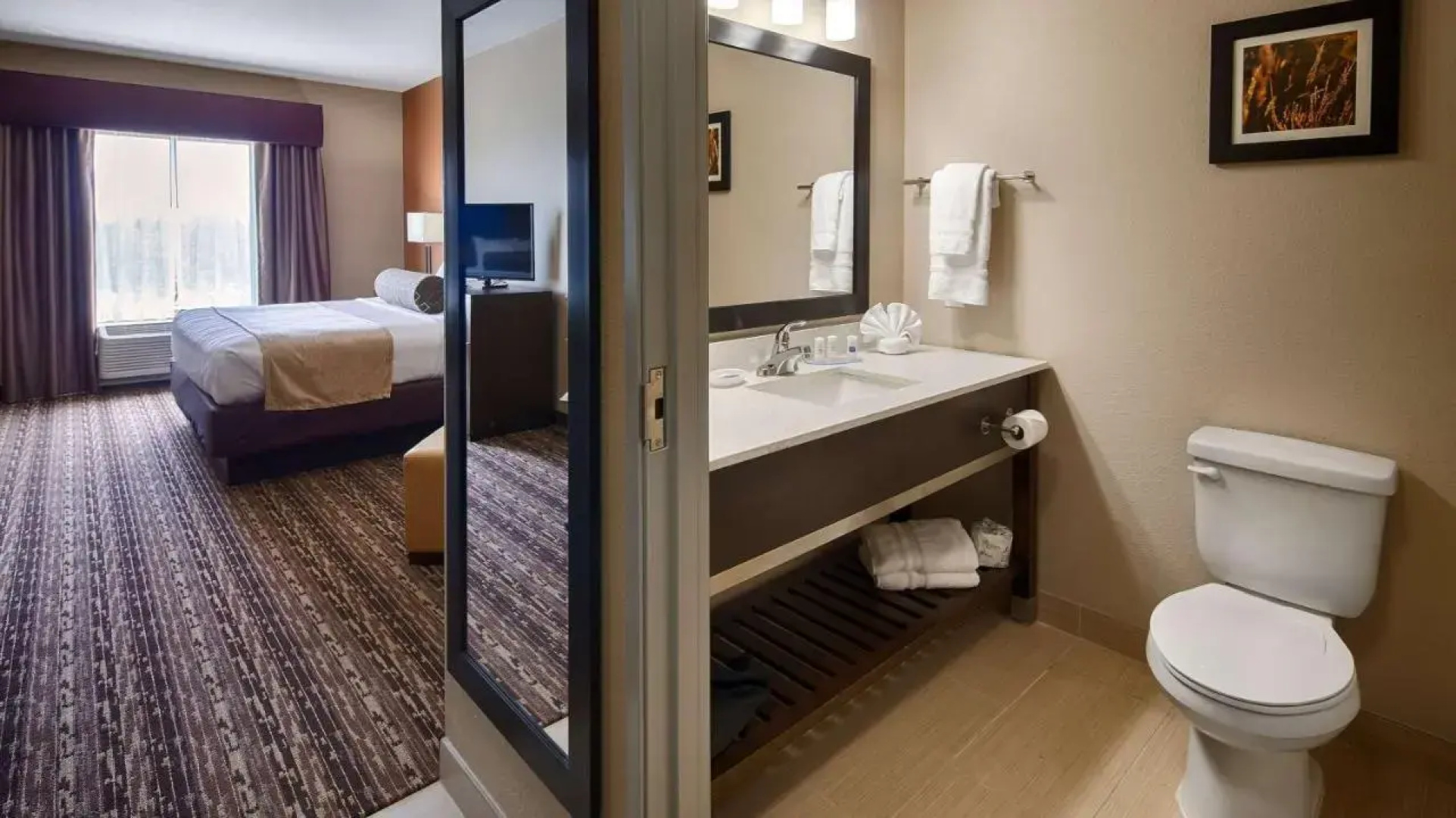 Best Western Plus Elmendorf Hotel / San Antonio Hotel