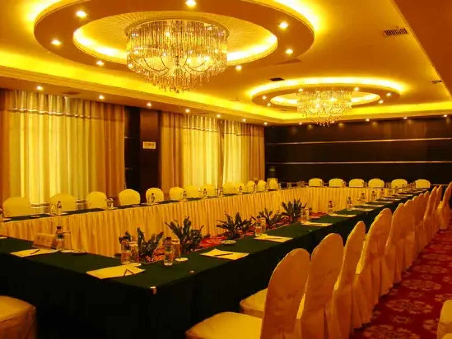 Yujing Garden Holiday Hotel