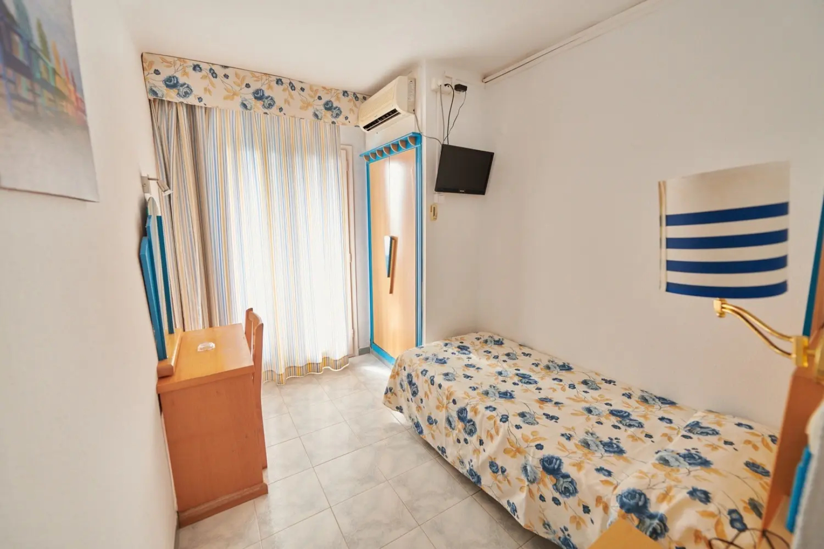 Отель Checkin Blanes