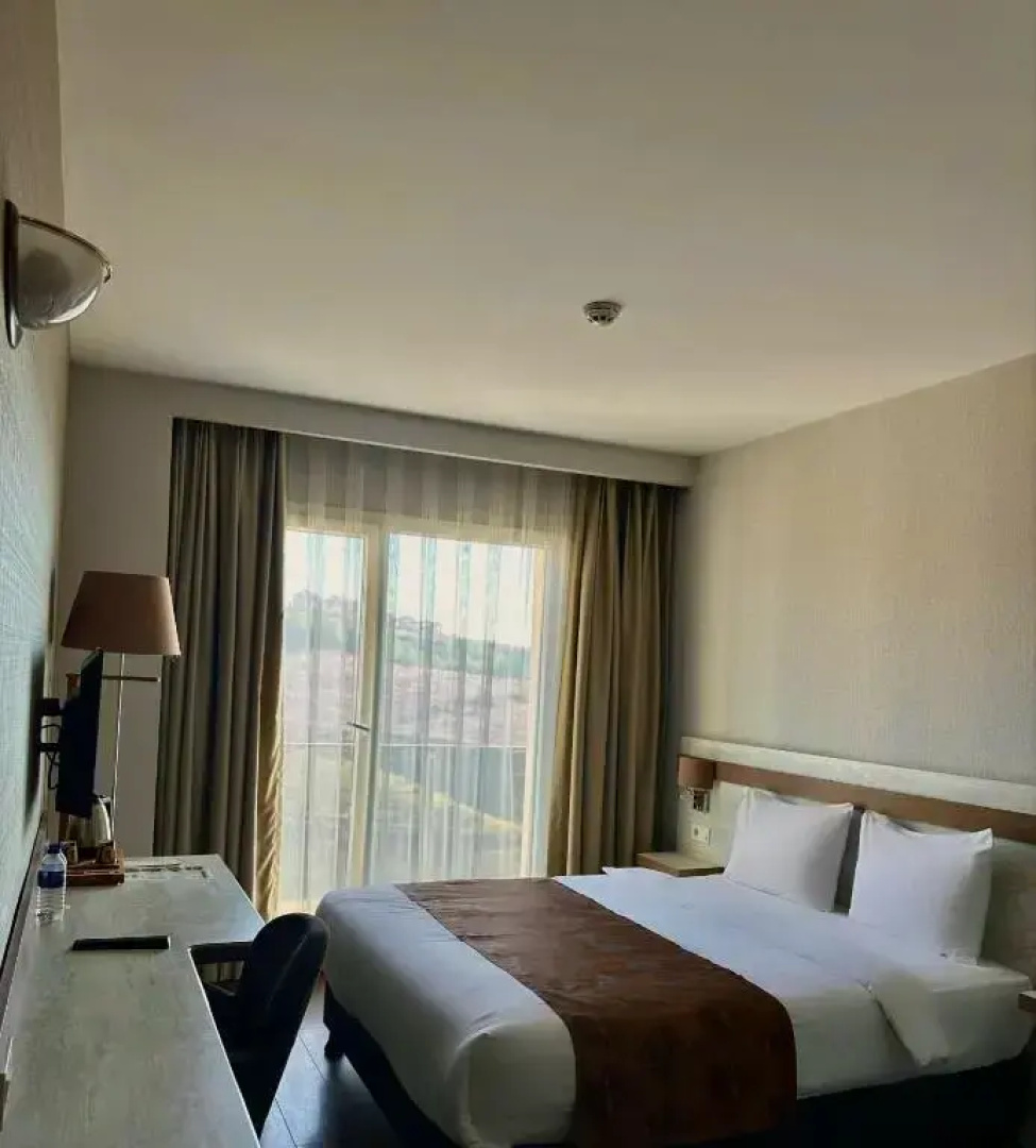 Kanyonvadi Hotel