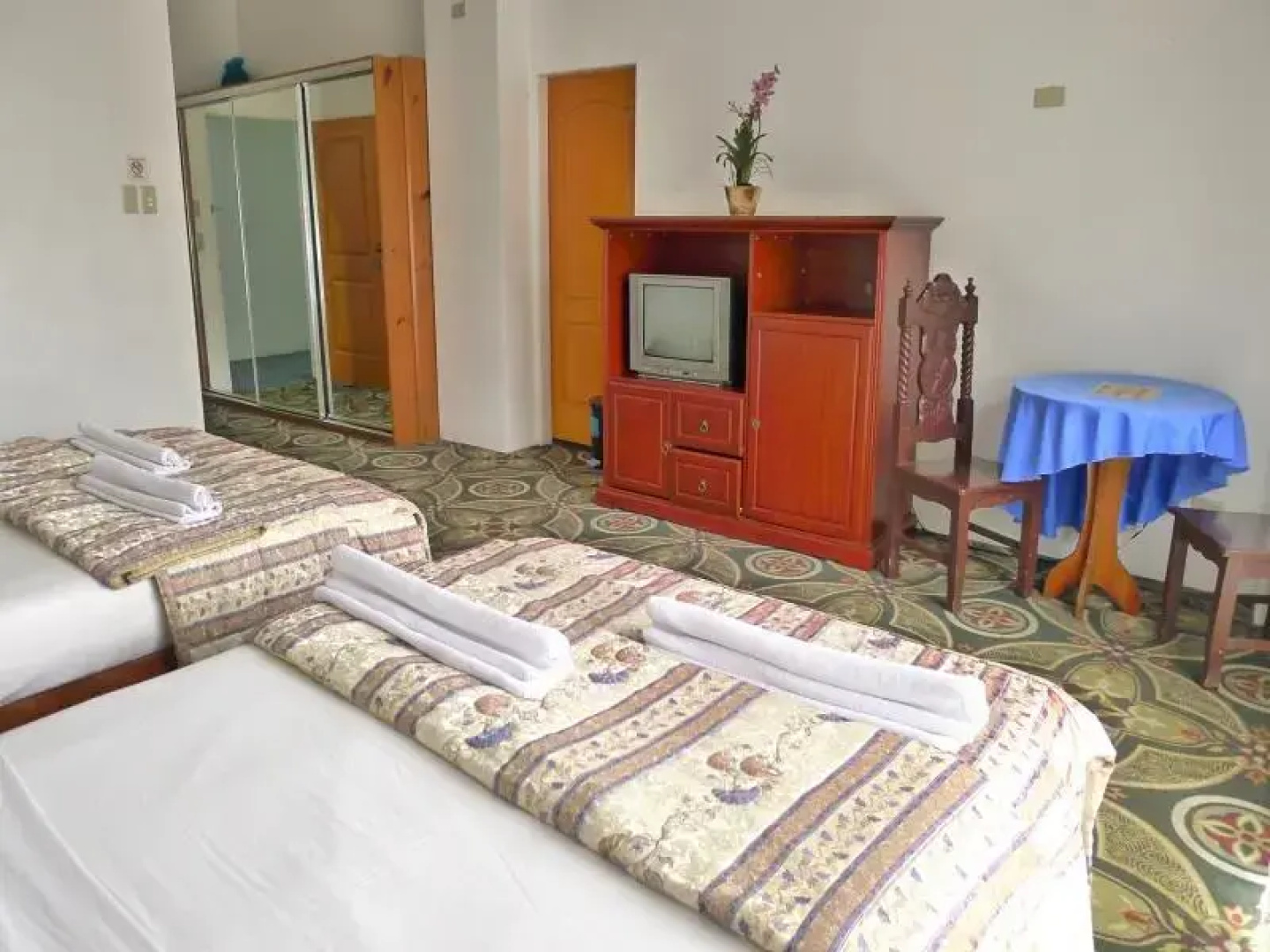 Summer Place Hotel