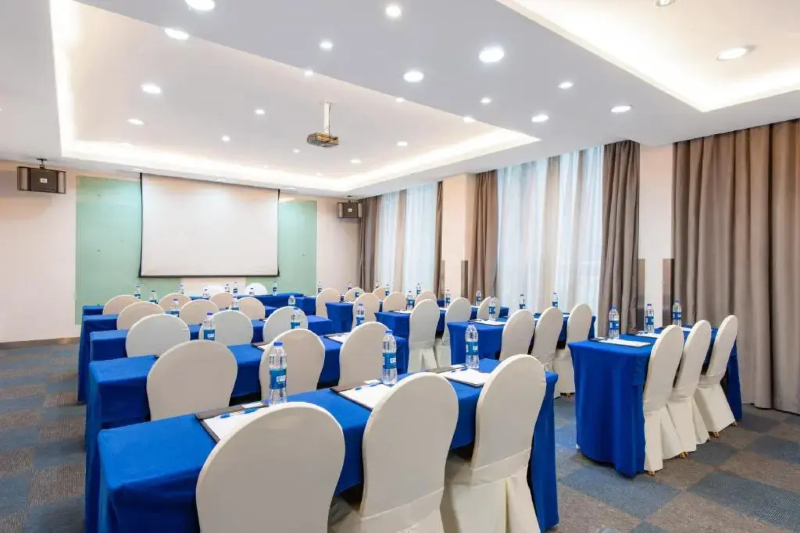 Holiday Inn Express Shanghai Putuo by IHG
