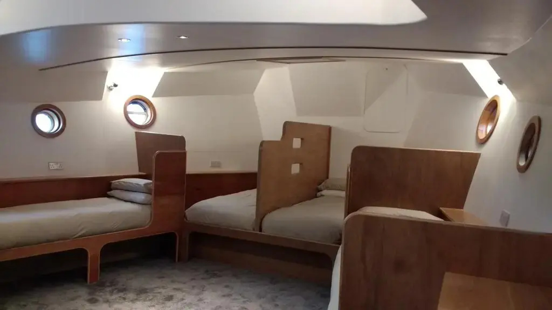 Kyle Blue Bristol - Luxury Hostel Boat