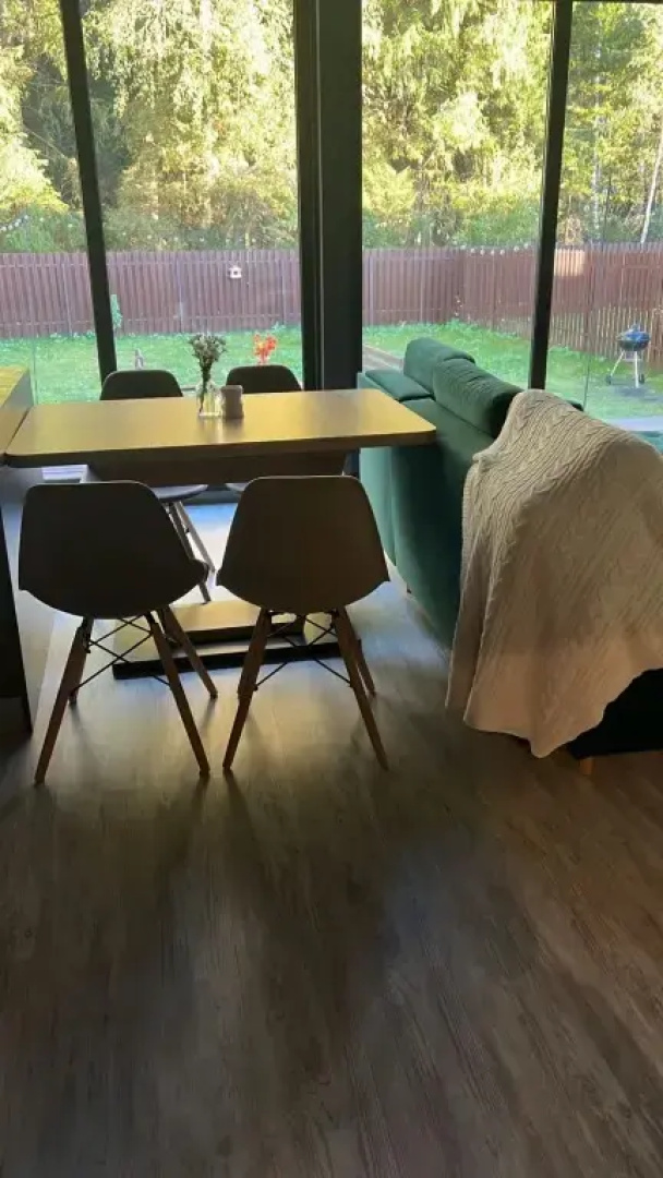 Dom S Panoramnymi Oknami I Vidom Na Les Privat House