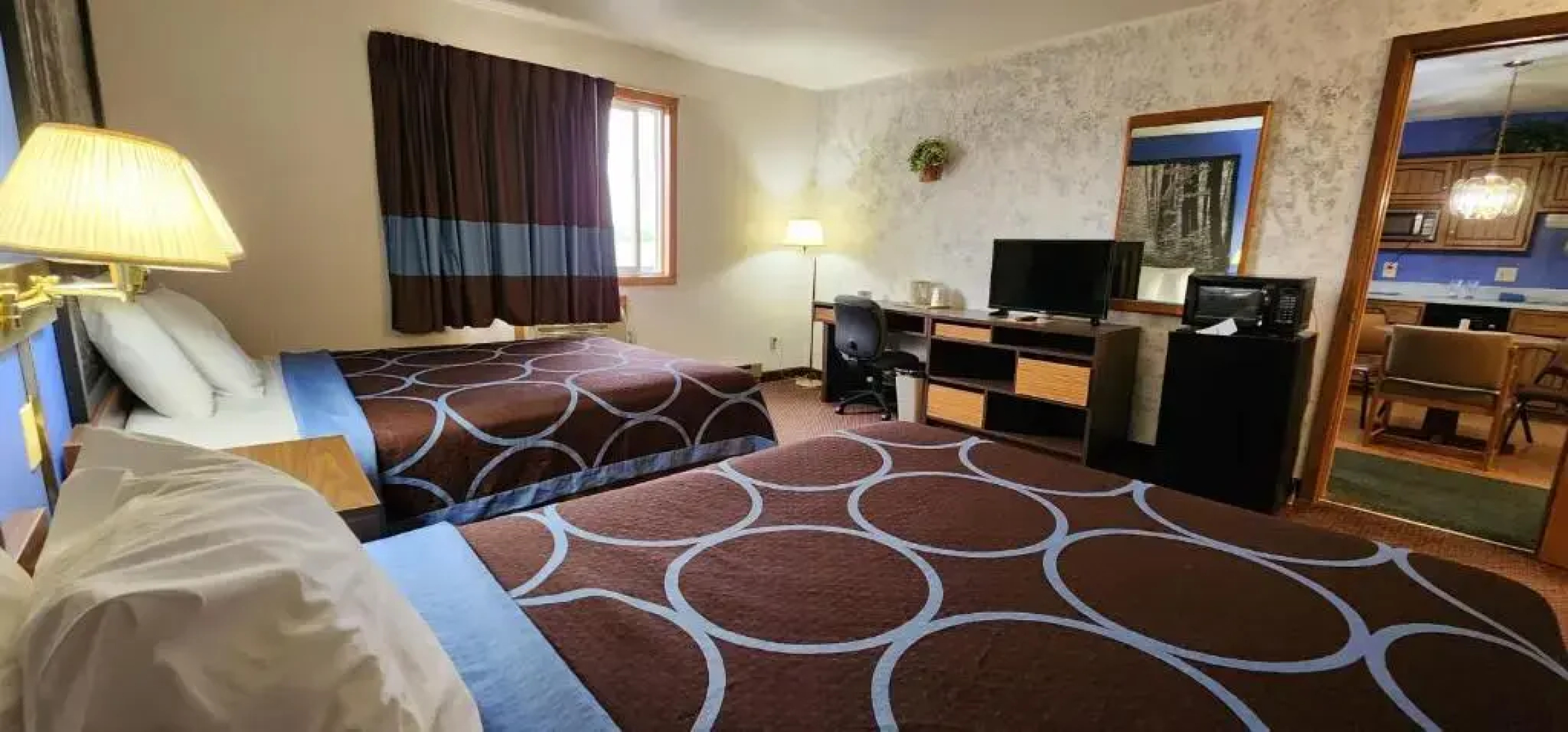 Hotel Iron Mountain Inn & Suites