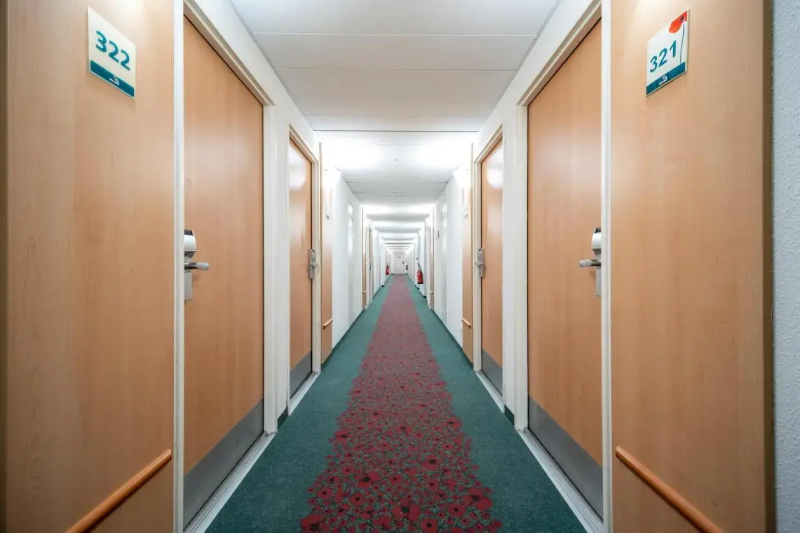 B&B HOTEL Calais Terminal Cité de l'Europe 3 étoiles