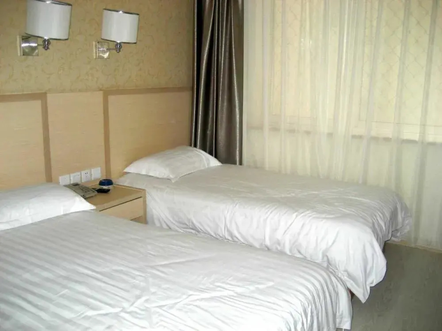 Zhongtian Seaview Hotel (Zhanqiao Railway Station)