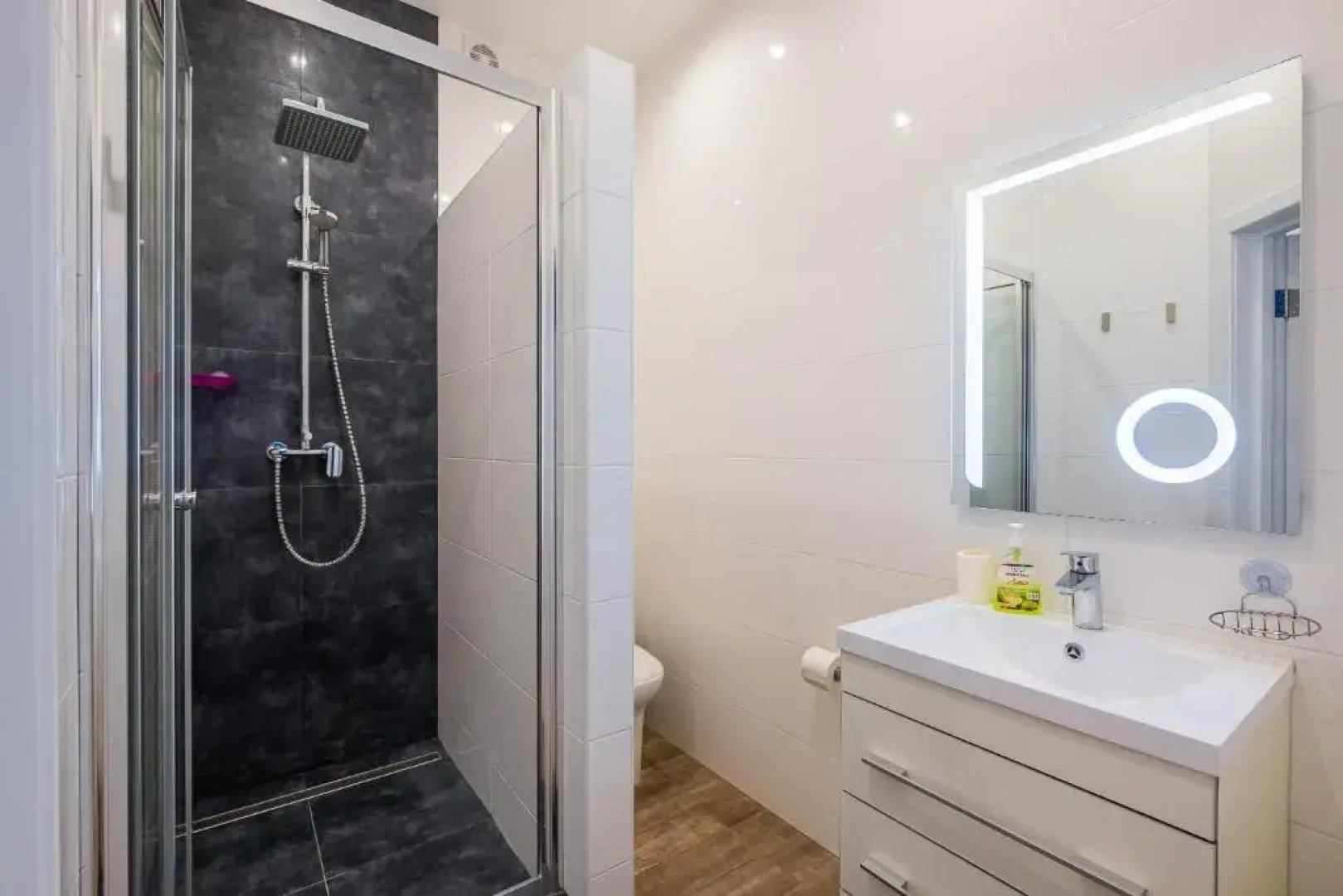 Lotos Apartments