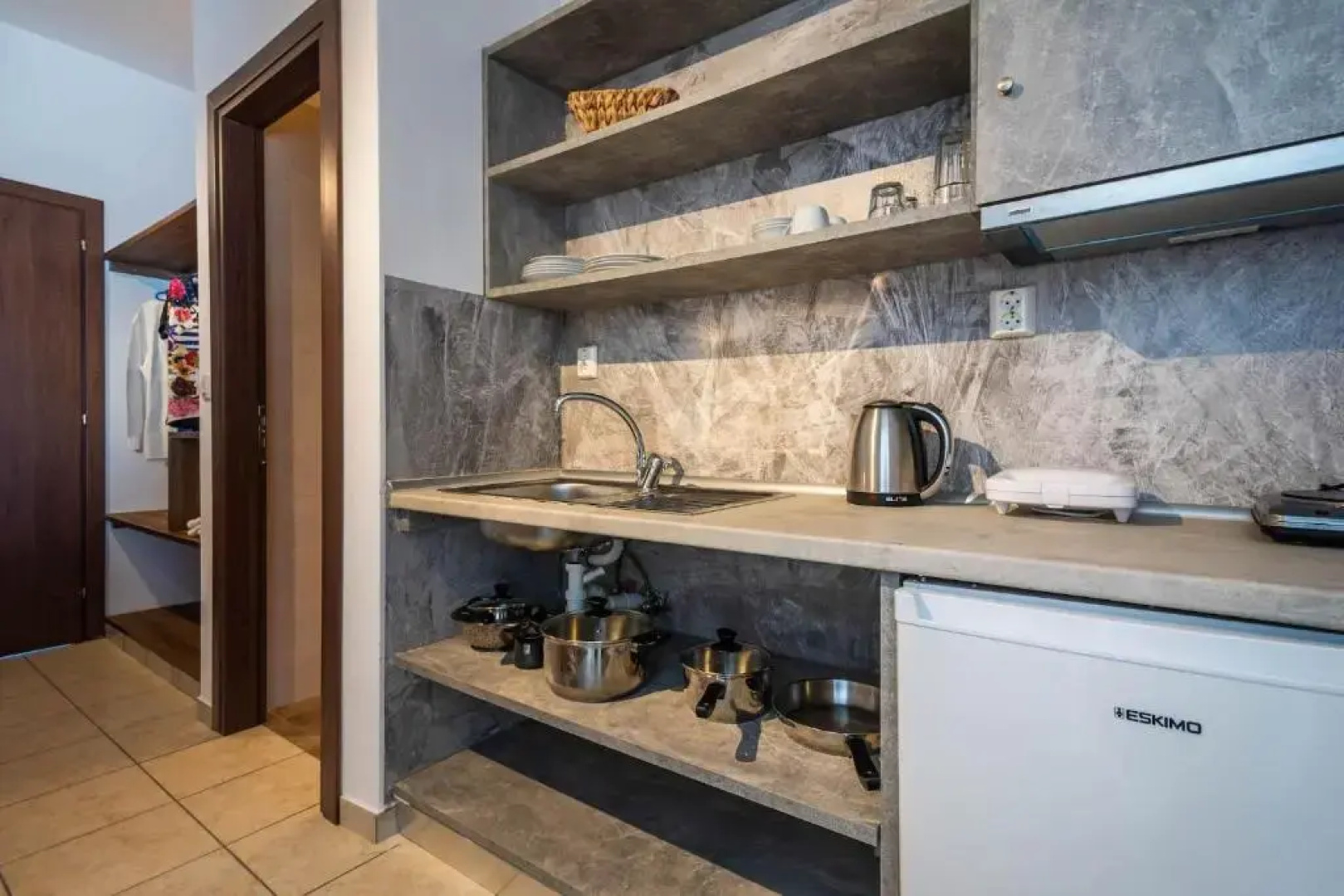 Nikos Sea view apts Milos