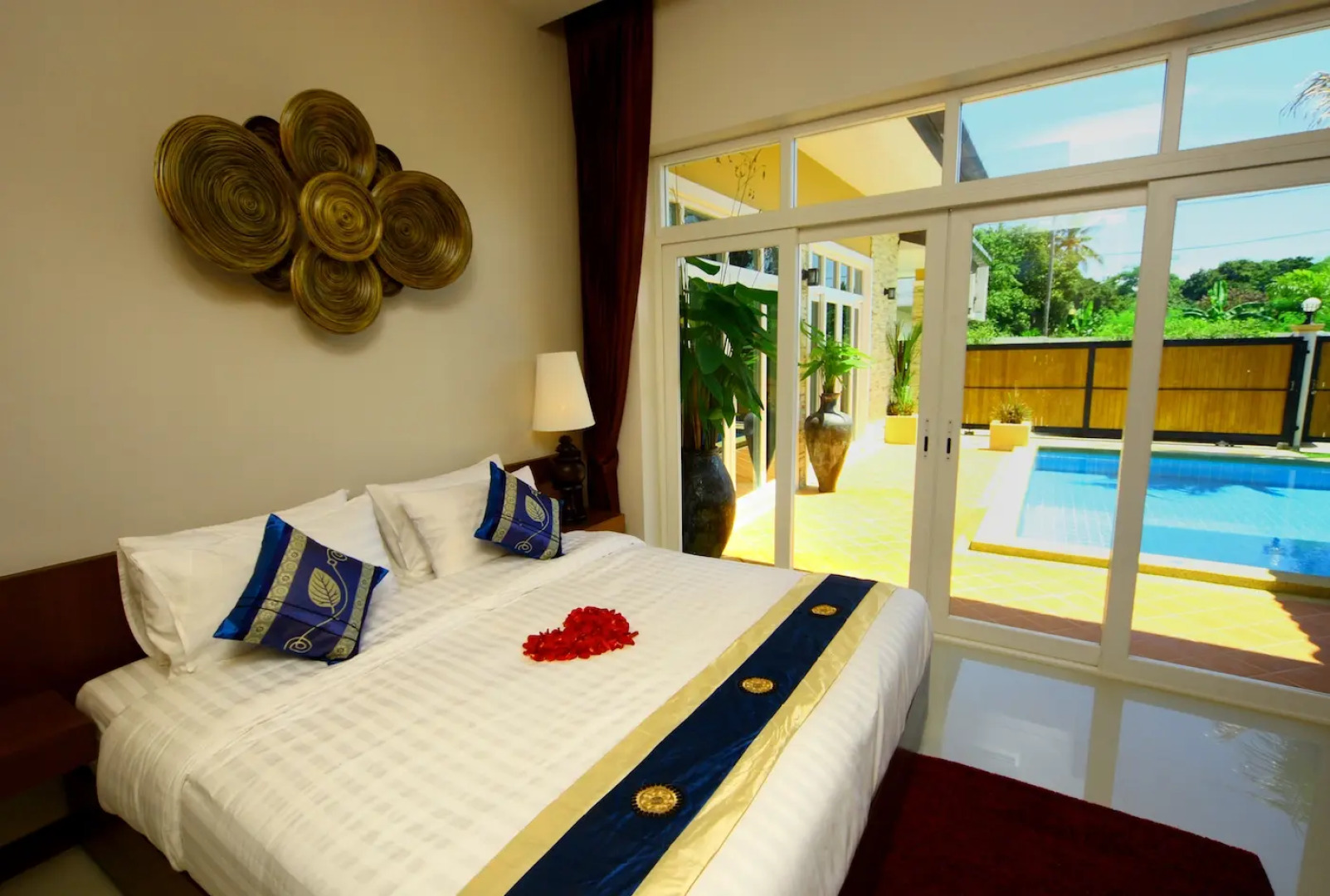 Rawai Private Villas - Pool and Garden