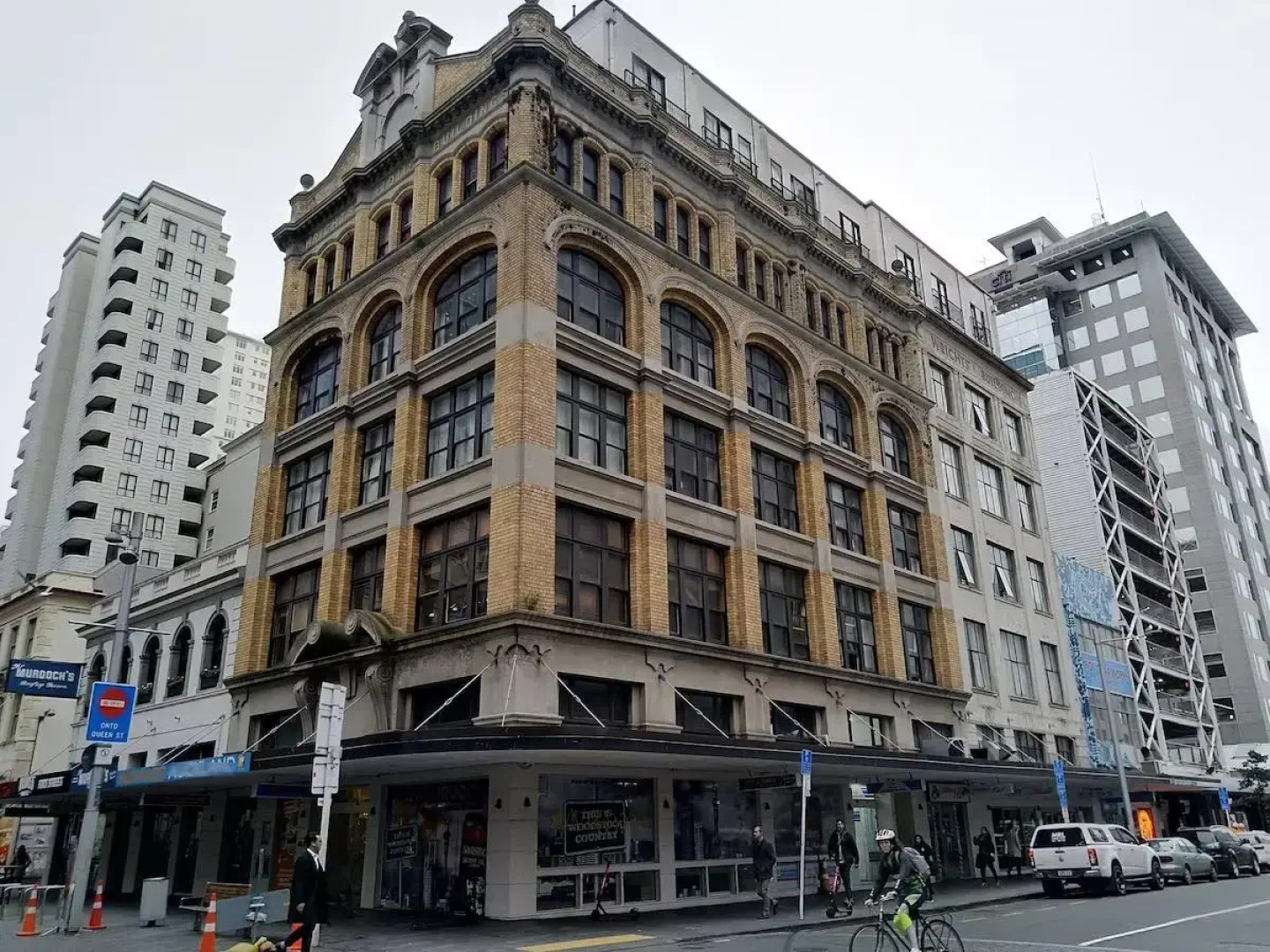 Nomads Auckland Backpackers