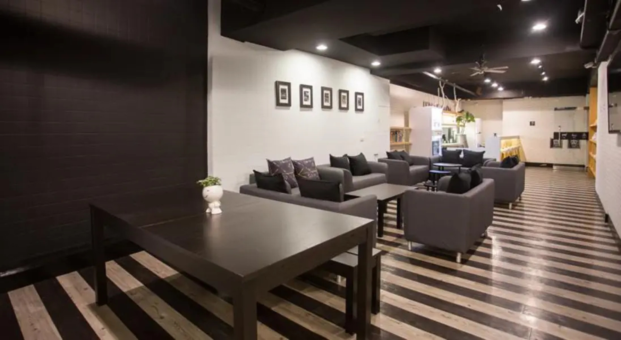 Fun Inn Taipei Hostel