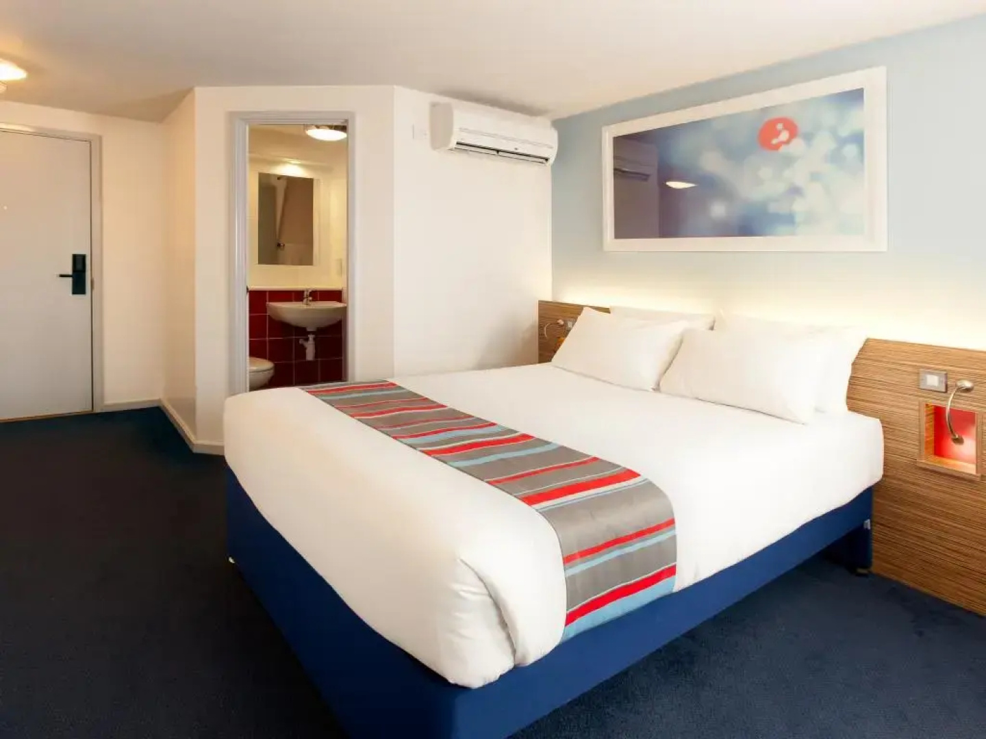 Travelodge Farnborough Central