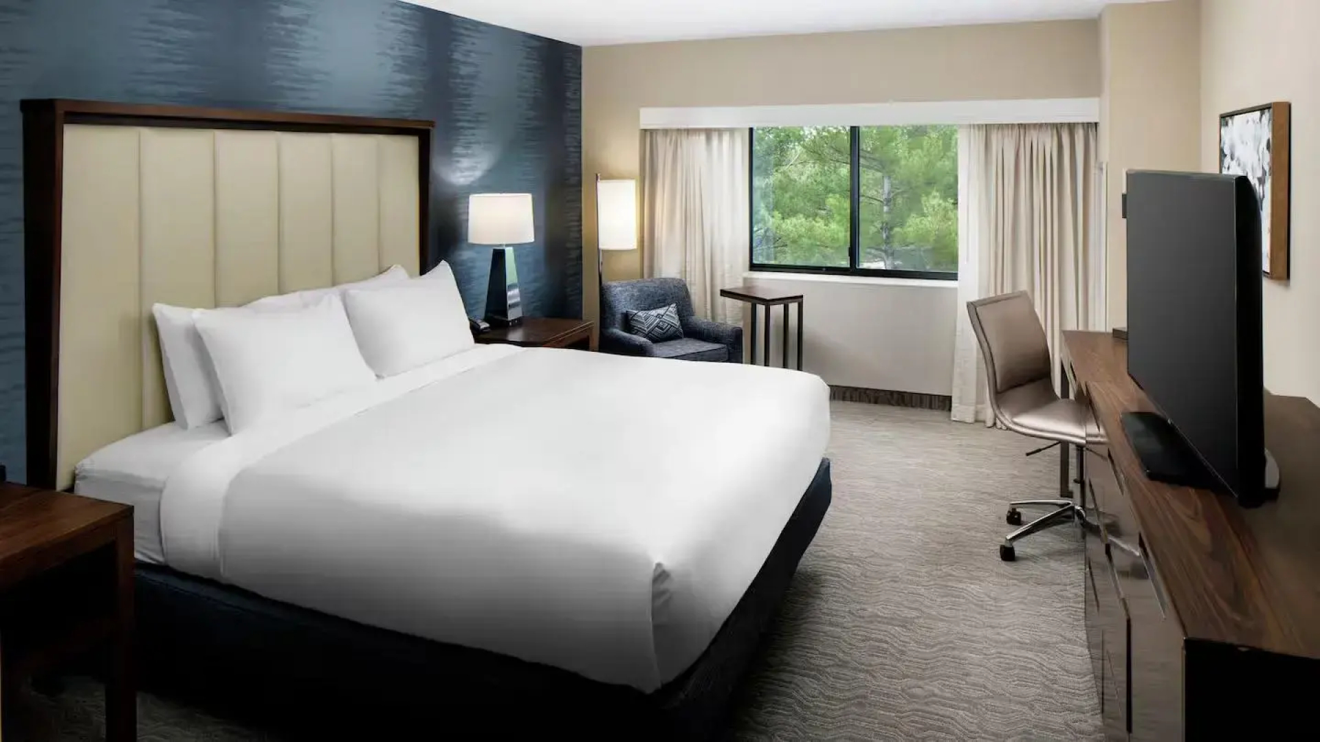 DoubleTree by Hilton Nashua