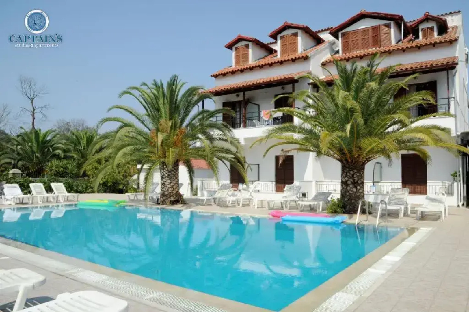 Captain's Studios & Apartments