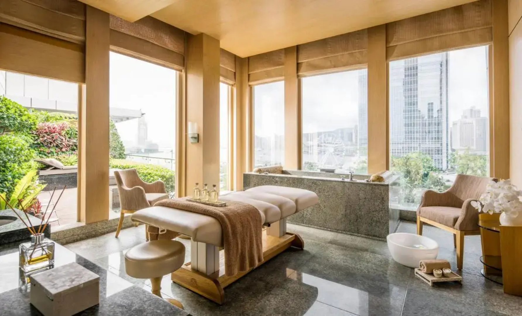 Four Seasons Hotel Hong Kong